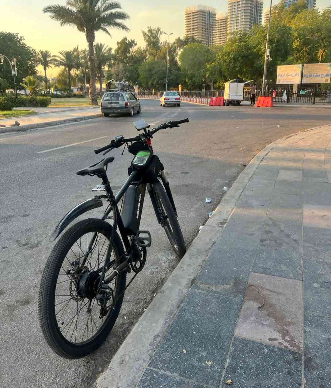 للبيع الاسم مرفوق بالصور مكاني البصره بس الدراجه متواجده بشارع حيفا شاركت بيههه بالماراثون وبقيتهه يم ولد 
السعر  ماخذههه من مكان الوثبه معرض النور ب 495
انطيني السعر الي تسوا واكلك بالخير عليك ***********واتس
