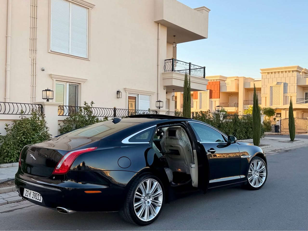 بسم الله الرحمن الرحيم/تبارك الله ماشالله📦
‏JAGUAR XJL 2011 فخامة 🧿
جاكوار_ XJL_موديل ٢٠١١ خليجي واحد علا واحد١/١
سيارة مواصفات خليجي باب طويل و پانوراما
-------------------------------------------
مكان🌆:أربيل                        سعر💵:١١٥🔥
115$مجال بصيط  🔥🔥
هاتف📲***********🔴 ///بي واتساب🔴

-------------------------------------------
محركV6 350 بدون سوبر بدون تيربو ارغب محرك
گير و محريك بشرط بدون صوت و صرف و خلل بشرط فحص
ماشية160 الف كيلومتر حقيقي
-------------------------------------------
سيارة مكفولة كفالة عامة من كير محرك بشرط فحص
بنسبه صبغ🔴(السياره بدون صبغ✔️سونار موجود)
-------------------------------------------
مواصفات
{{ بصمة - پانوراما - باب طويل - رادار - خمس پردة - صندوق شفت - كشنات جلد - كشنات تتفيئة و تبريد - كشن و ستيرن خزن - كشنات خلفي كهربا - تبريد مركزي - سيدي بوكس - مراي شفت - بريك بصمة - كاميرا - حصاص امامي و خلفي - زينون و ليد - فورميكا - شاشه كشن بعد 🔴}}
-------------------------------------------
اربع تاير ويل جديد حديد بدون مصروف
سيارة شرط بدون اى نواقص گير و موحريك و حدادي و كاهرباى كولة بشرط
سنوية و رقم جديد سنوي بأسمي تحويل غرامة بشرط
-------------------------------------------
انشالله يصير قسمه الي يعجبه🌹
0️⃣7️⃣5️⃣0️⃣4️⃣0️⃣3️⃣7️⃣5️⃣7️⃣3️⃣ أربيل, العراق
