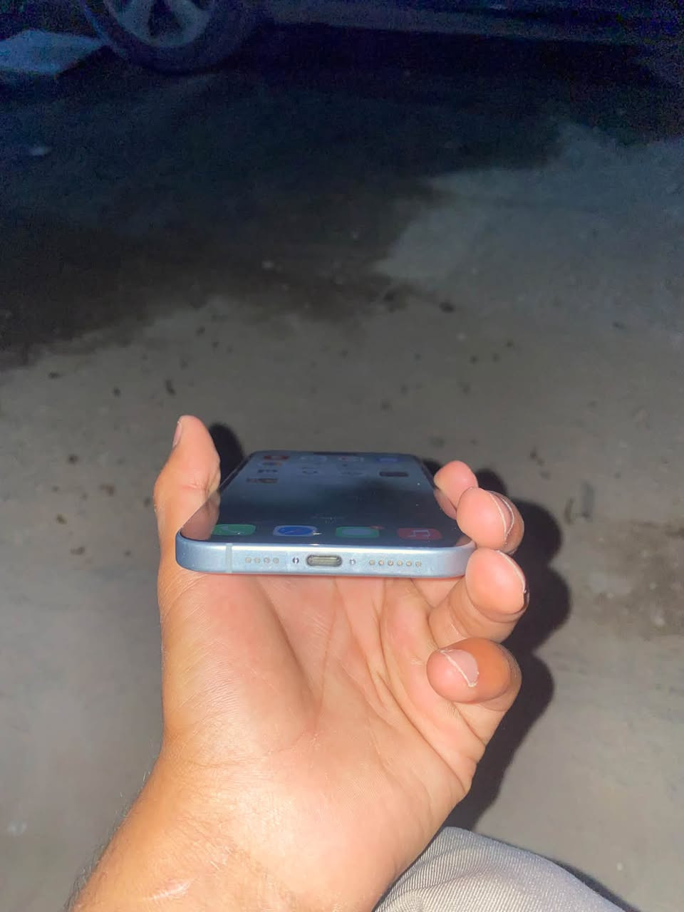 ايفون ١٥ بلاس • بطارية ٨٥٪ • شارع ابو طياره