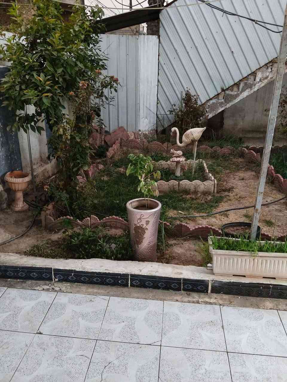 بيت للبيع 250م  يحتوي 
الطابق الاول :طرمه كبيرة وحديقه غرفتين وهول ومطبخ وصحيات
الطابق الثاني :غرفتين ومطبخ وصحيات 
عرض الشارع 6
العنوان: داموك الضباط 
سعر 220مليون وبي مجال للشراي 
مكتب العراب للعقار 
بأدارة:حسين الجوراني 
للاستفسار:***********
