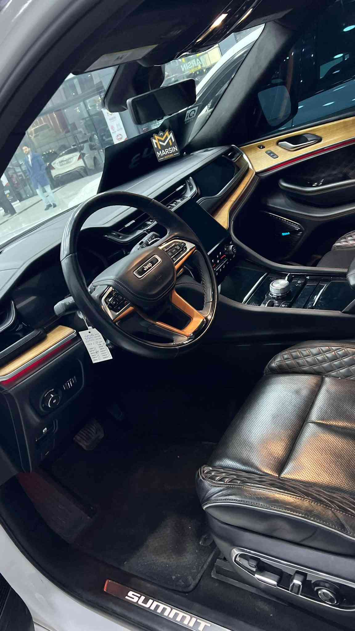 جيب موديل 2022 سومت
فول مواصفات 8 سلندر فورويل جكات 3 شاشات 
المحرك : V8 5.7
ممشى السيارة: 77 الف 
موصفات:
رباعي 4x4
  نظام تعليق هوائي (جكات).
  قيادة ذاتية عند المنعطفات.
  رادار امامي مع مانع تصادم .
  نظام الرؤية الليلية.
  تحذير الخروج عن المسار .
  مستشعر نوم السائق مع نظام التوقف الآلي
  تحذير النقطة عمياء ٥ .
  نظام تحذير عند تجاوز السرعة المحددة.
  نظام عرض المعلومات على الزجاج الامامي (HEAD UP
(DISPLAY
  نظام تقليل الضجيح داخل المقصورة.
  إنارة محيطية.
  شاحن موبايل وايرلس.
  تعديل وضعيات مقود السائق كهربائيا.
  مرايا تعتيم ذاتي.
  المرايا الجانبية قابلة للطي كهربائيا
ظام الصوت من ماكنتوش مع 19 سماعة.
ويل قياس 21 انج .
* سقف بانوراما .
  شاشه كبيرة 10.1 انج .
  شاشة للراكب الأمامي .
  لوحة القيادة بقياس 12 أنج.
5 كاميرات خارجية مع بخاخات ماء للتنظيف.
 كاميرا للمرأة الداخلية.
  تصوير حراري ليلي .
  المصابيح الأمامية زنون .
  كشافات الضباب زنون .
  دخول ذكي.
  بصمة على 5 ابواب للدخول الذكي.
  تشغيل عن بعد .
  الصندوق الخلفيي كهربائي .
  فتح الصندوق الخلفي مع حركة القدم.
  فرش المقصورة الداخلية من الجلد الطبيعي الفاخر.
  اضافات من الخشب الطبيعي للمقصورة الداخلية.
  ذاكرة لحفظ وضعيات الجلوس للمقاعد الأمامية
  مساج للمقاعد الامامية .
  المقاعد الأمامية كهربائية .
  المقاعد الأمامية تبريد وتدفئة .
  المقاعد الخلفية تدفئة وتبريد .
  ستائر للشبابيك الخلفية.
  انارة داخلية LED متعددة الالوان .
  حساسات امامية وخلفية .
  5 راكب .
  مكيف خلفي مع وحدة تحكم منفصلة .
  تدفئة مقود القيادة.
  مانع تصادم خلفي .

مكان السيارة اربيل 📍

للاستفسار: (***********) (***********)

نص مكتوب في الصور:
- Marsin Motors