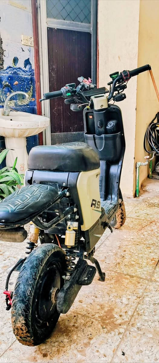 R9 • خمس بطاريات • بطاريات منفوخة