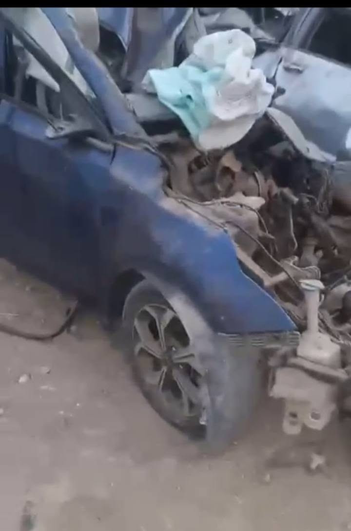 السلام عليكم لل بيع كيا فورتي موديل 2019 رقم بغداد انجليزي خصوصي تحويل ثاني يوم مضروبه ضربه قويه مكينه وكير سليمات لل بيع عل حادث السعر 38 وبيها مجال شي بصيط حك الجيه مكانه بغداد البلديات لل اتصال ***********
