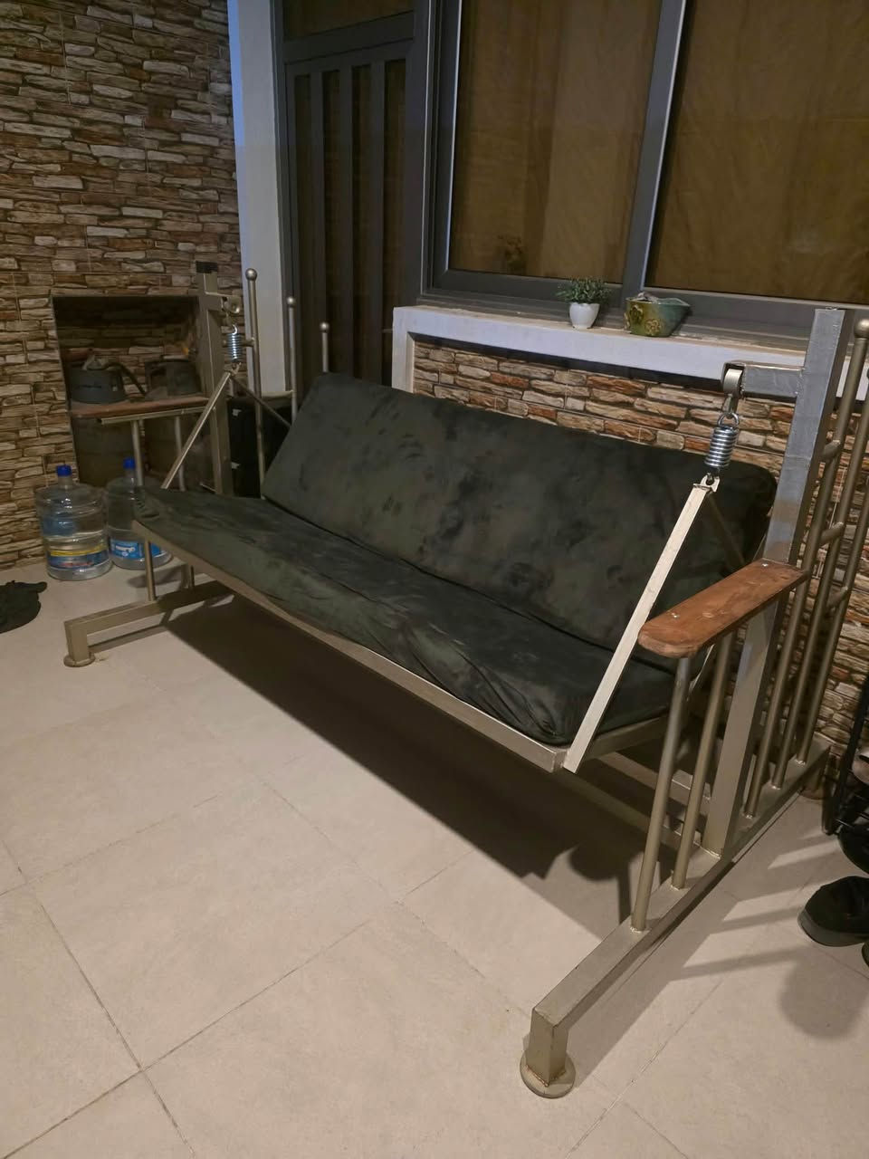 السلام عليكم مرجوحه حطاطه للبيع مسويها ب375 نضيفه جداً تريدهاب250  عنوانها اليرموك تواصلو ويــــا صاحبتها عل وتساب ‭***********‬ مكلف بلنشر الخاص مهمل
