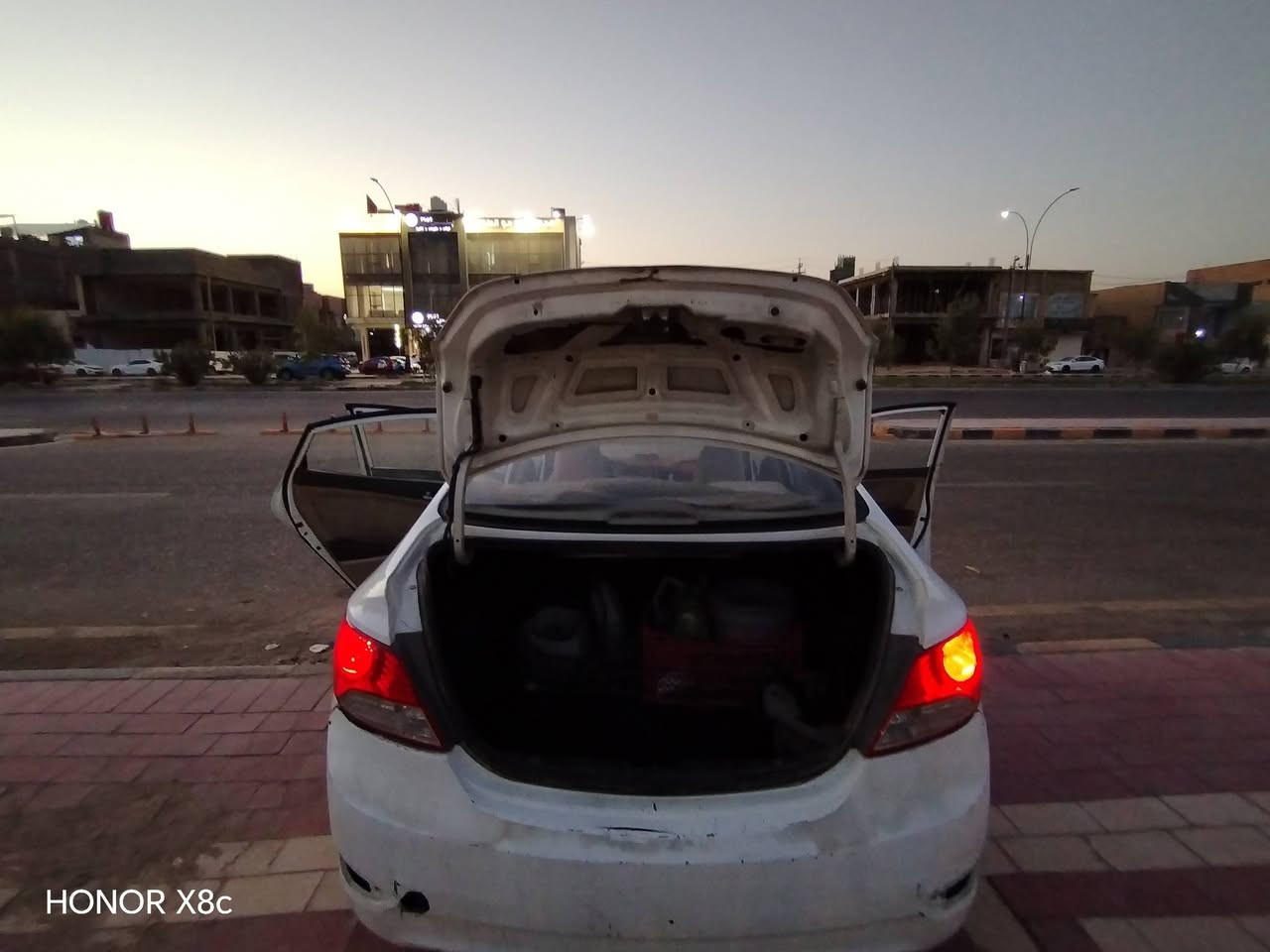 السلام عليكم اكسنت 2013 رقم نجف السياره مكانه بل نجف بسمي مداور ثاني يوم محرك 1600 قطرتين مكينه كير مكفوله حداديه 80/ 100 السياره مكفوله من الضربه شاصي تكم حوض كفاله السياره مال جناي السعر 87 وبيه مجال قليل للاستفسار ***********
