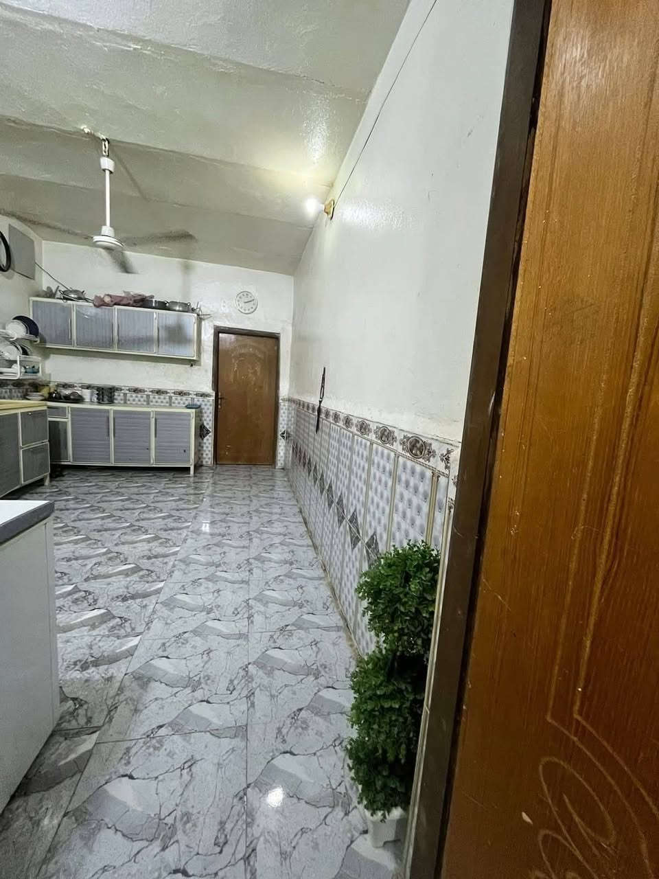 السلام عليكم مشتمل للبيع (حي الجهاد) نهايه شارع السوق  مساحته 100 متر سعره 55 للاستفسار الاتصال على الرقم ***********
