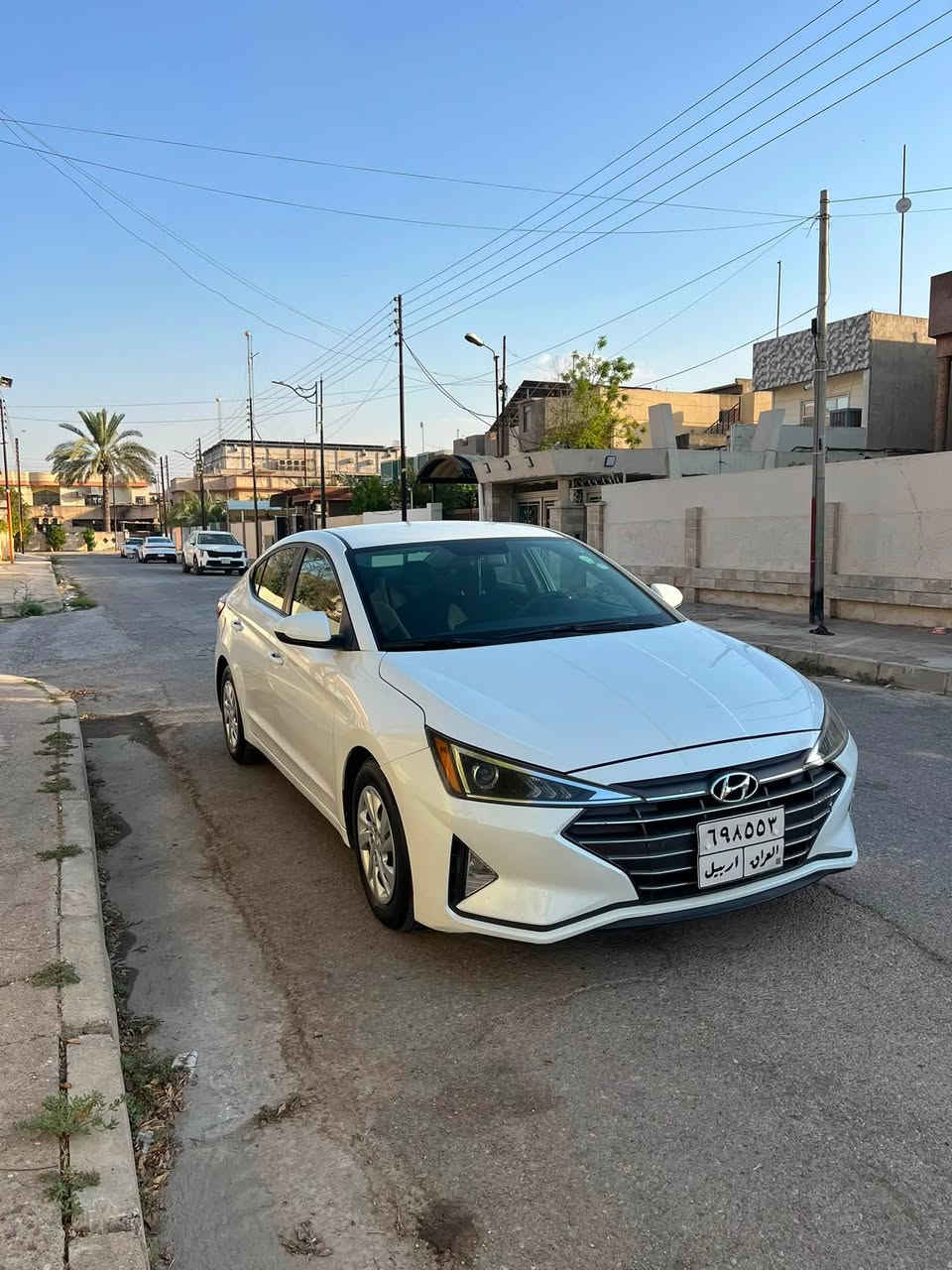 النترا
موديل 2019 
رقم اربيل هزة وسنوية جاهزة شرط التحويل 
بجم كبس بيه شويه صبغ بقبغ صندوك جوا لايت فقط بدون قطره دواخل بشرط 
ويالعراق بيه باب سايق مبدل باصلي فقط 
وباقي سيارة بشرط 
محرك 2000 دوش  بشرط على وضع شركة لا صرف لا نفخ 
كير at مرغوب 
ماشيه 70 
مواصفات كير توماتيك +عادي 
شاشة +كامره 
تحكمات استيرن 
كروز زرعة 
تبريد ثلج
وباقي مواصفات معروفة 
السيارة جديده  على ايد وحده 
مكان السيارة موصل حي العربي 
للاستفسار اتصل على الرقم ***********
