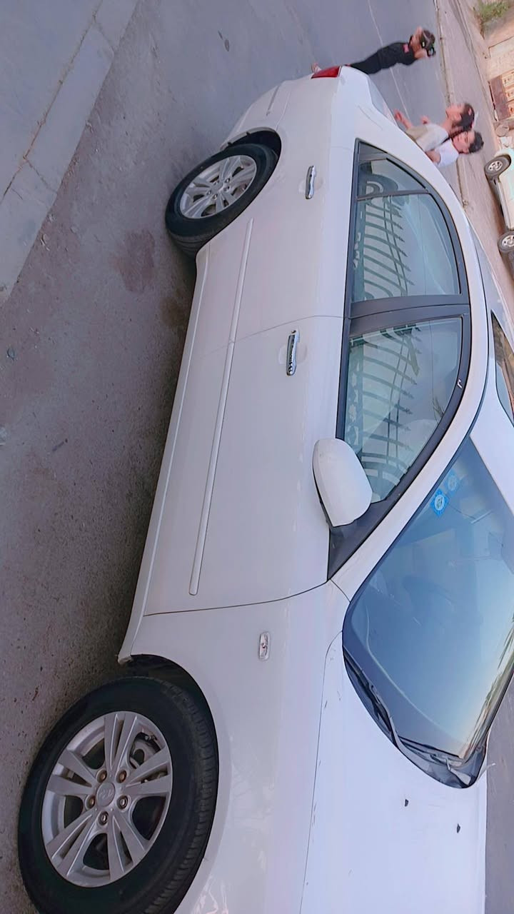 السلام عليكم  سوناته مقدس موديل 2010 خليجي السياره بنوراما الداخل صاج تخم تاير جديدي مكينه 2400  اربع حساسات بارد ابخشم الجاملغات الا اماميه ورصعه ازغيره بل جاملغ الخلفي السياره جاهزه من كلشي  اني مكلف بلنشر   رقم السياره بغداد بسمي  السعر 120 وبيها مجال بسيط حك الجيه رقم الهاتف ***********
