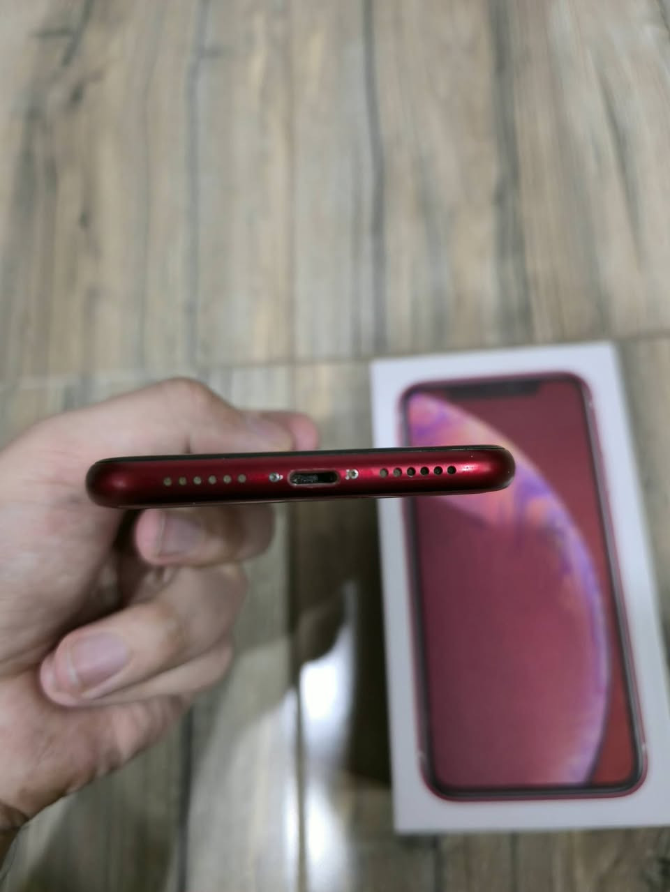 السلام عليكم
ايفون Xr شرق اوسط ذاكرة 128
بطارية 74
كارتونته موجودة
الجهاز نظيف مامفتوح بس الظهر مكسور والكامرة بيها رجفه فقط 
السعر 220 وبيه مجال

مكاني كربلاء
للاستفسار واتساب ***********
