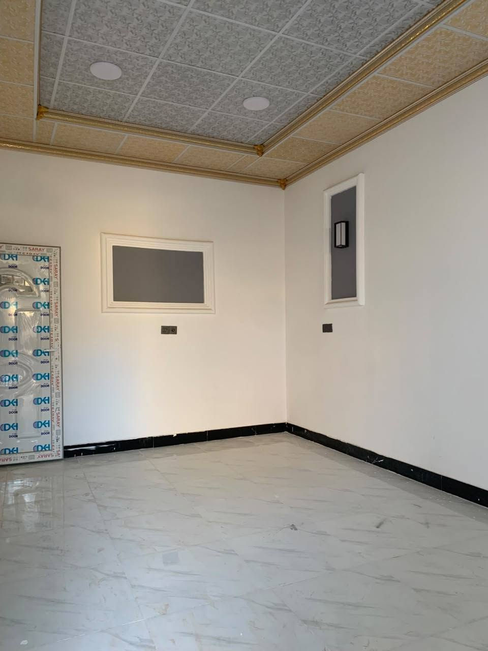 الدار للبيع مساحة 100 متر بناء بتصاميم حديثه طابو ملك صرف كما موضح في الصور وعلى الخريطه منطقه 7 الف قرب جامع صهيب الرومي بسعر 70 مليون وقابل للتفاوض للاستفسار الاتصال على الرقم *********** مكلف في النشر
