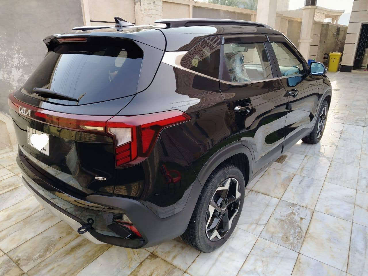 السلام عليكم
سليتوس امريكي موديل 2024  فئة EX اعلا فئه فول مواصفات
رقم بغداد باسمي  حره تحويل مباشر 
محرك 2000 المرغوب 
فتحة سقف 
تشغيل عن بعد 
اناره لد متغيره داخل غرفة السياره
 رادارات
 داخل  جلد 
مقاعد كهرباء مع تدفئه بالكشنات
تحديد مسار 
قياده ذاتيه وغيرها من المواصفات
ايرباكات جميعها سليمه 
اناره لمس مع لدات امامي وخلفي
مطريات بلاديه سليتوس
 
 تايراتها مال شركه ماشيه ٣٢ الف محركها 2000 دوش سيارة  تعتبر كلين بدون حادث بجمها مفتوح ونفسه رجع انشد عليها من الراديترات وكل تفاصيل سياره مال شركة تامين بدون اي خدش بدون حادث فقط بارد ماشر بالبنيد 
سياره جديده وصور تحكم .. صور الحادث وشاصي مرفقة 
عنوان بغداد ***********
السعر ١٧٨ ورقه
