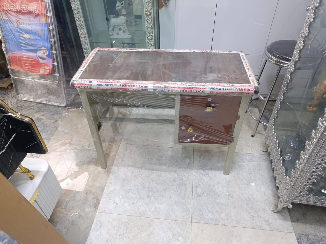 ميز مكتبي حديد ***********
