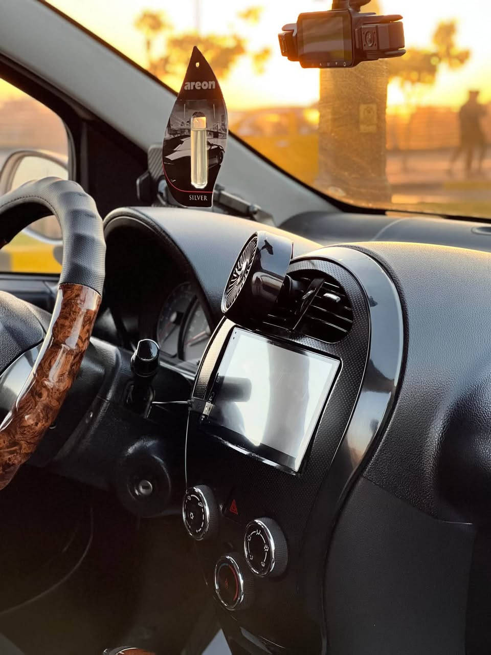 جيلي باندا كروز ٢٠١٣🚙
ماشية ٩٠ الف☑️
بدون ضرر بدون صبغ✅
محرك شرط⚙️🔧
كير توماتيك⚙️
جامات كهرب
مري كهرب
قفل مركزي 
صندوك ريمونت✅
تبريد 🥶
طخم تاير جديد 🚗🛞
📺 شاشة 
كاميرا 🎥 
داش كام
داخل جديد✅
منضومة بانزين كلها جديدة(فيت بم..نوزلات..فلاتر..بلكات)🛞
سيارة جديدة وضع شركة 🚗
رقم جديد
سنوية ٢٠٣٠
هزة جديدة 
شرط تحويل 
استفسار *********** ☎️
