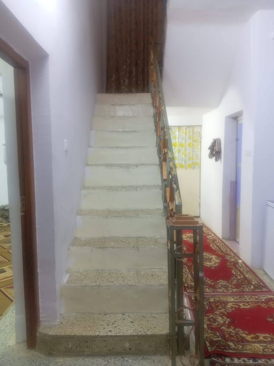 دار للبيع فلوجه حي الشهداء الثانيه 
قرب جامع التقوى مساحه الدار 300متر ركن عل شارعين 12*12..
البيت بناء90نظيف جاهز للسكن 
مرمم حديث ارظيه كاشي 
4غرف نوم صاله 
استقبال هول 
مطبخ صحياته نظيفه 
الصطح اشتايكر الطابقين
السعر 220بيه مجال بسمي تحويل مظمون.. الاتصال ***********
