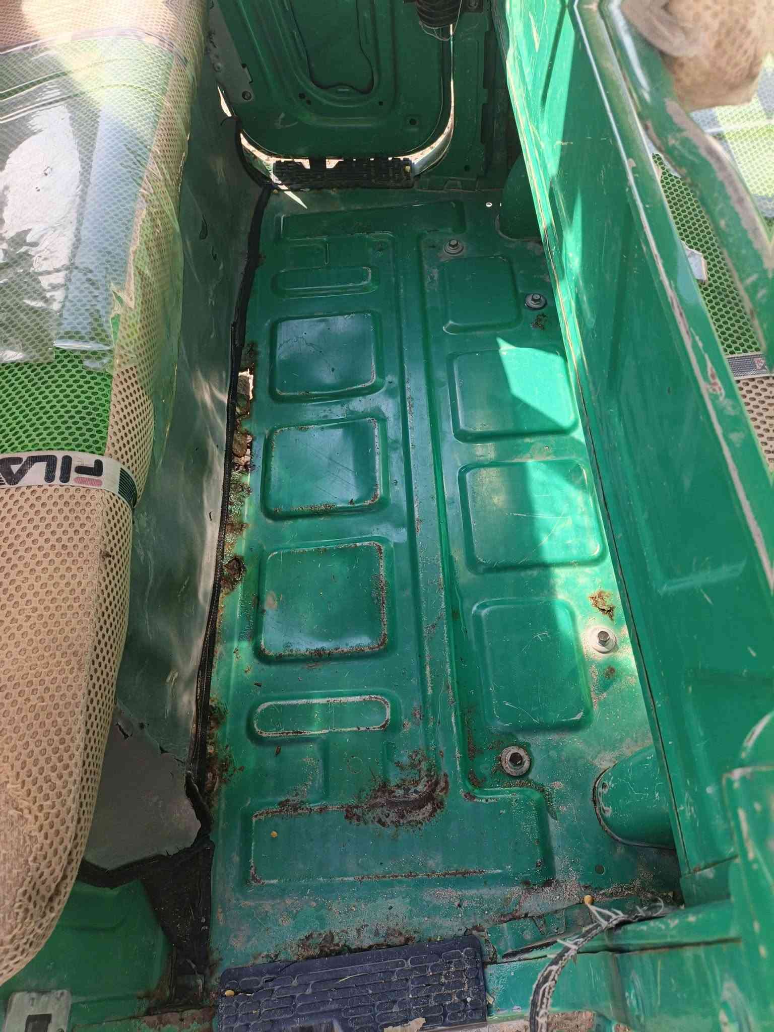 سلام عليكم هاي تكتك للبيع موديل 21 مكينه مكفوله وبيه صبغ قليل بدوس *********** مكان بغداد مدينه الصدر
