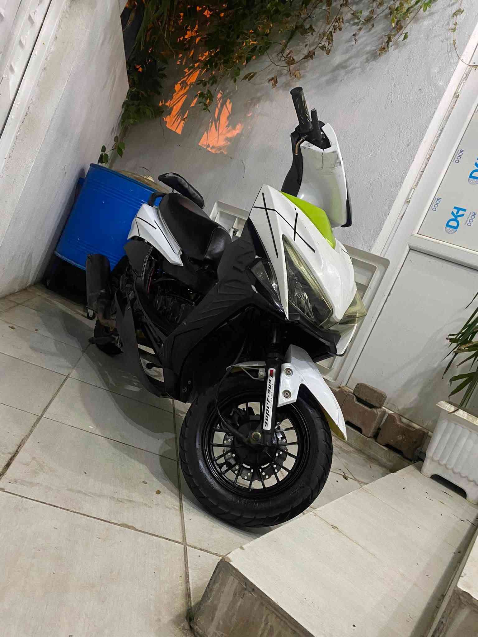 السلام عليكم للبيع ماكس FS موديل 2021 مكينه 125cc كهربائيات كلها شغاله لايت زنون عالي ناصي  بكلايت اشاير كله شغال مكينه كبس مامفتوحه شرط بدون تنقيص ودخان بريكات مضبوطه تايرات جديده وياله رياضي الدراجه مثل الصور واحلى بعد مكان الدراجه سليمانيه بكرجو السعر 330 الف وبيها مجال كلش بسيط حك الجيه للاتصال: 
أسيا *********** / واتساب فقط ***********
