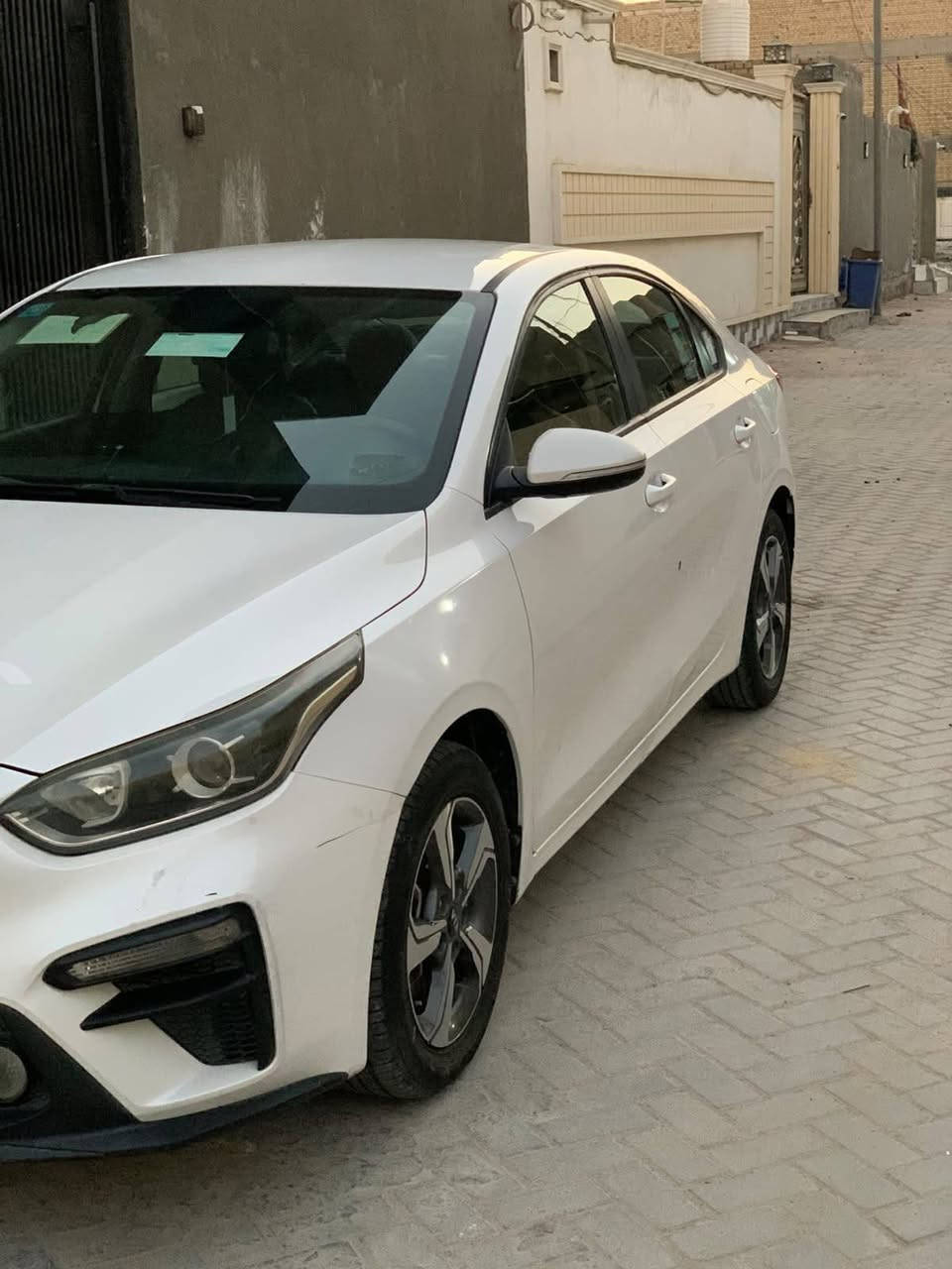 السلام عليكم
كيا سيراتو ١٩ خليجي نص فول رقم بغداد
بيهة فقط جاملغ الهلالي جهة عكس السايق وشويه من الدوسه. وكلشي موضح بالسونار والباقي كفالة للاستفسار هذا رقمي *********** العنوان المثنى / قضاء الرميثة حمزة, القادسية
