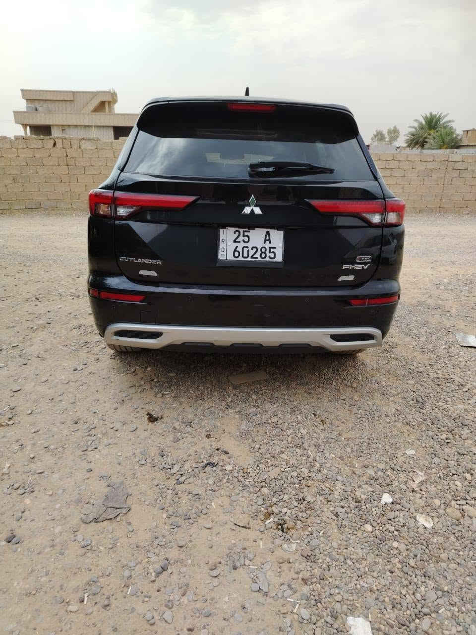 سيارة ميتسوبيشي اوتلاندر ٢٠٢٣ بلك ان هايبرد للبيع ضرر خفيف وسعر مناسب
شراي اتصل *********** واتساب
مكانها قضاء الحويجة

نص مكتوب في الصور:
- ميتسوبيشي أوتلاندر OUTLANDER تصميم عصري، أداء قوي، وتقنيات متقدمة تمنحك تجربة قيادة آمنة ومريحة في كل الطرق. المواصفات المحرك 4 اسطوانات 2.4 لتر القوة 181 حصان ناقل الحركة أوتوماتيكيي CVT نظام الدفع دفع أمامي (FWD) استهلاك الوقود حوالي 7.5 لتر/100كم السبعة 7 مقاعد أنظمة الأمان وسائد هوائية 7 - ABS - EBD - BA - VSC PHEV بلاك إن هايبرد Plug-in Hybrid EV شحنة كهربائية تكفي 65 كم (حسب معيار WLTP) راحة وفخامة داخلية بمقاعد جلدية شاشة لمس دعم أندرويد وايل كار بلاي كاميرا خلفية وحساسات ركن قوة وأناقة... في كل رحلة جاهزة للانطلاق اتصل الآن لمزيد من التفاصيل