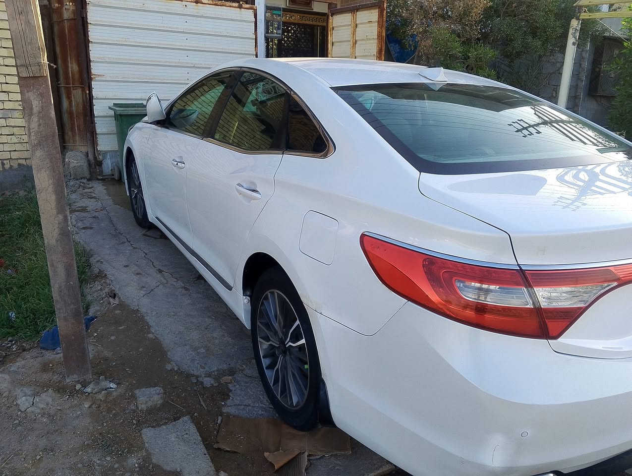 🚘 للبيع أزيرا موديل 2016 امريكيه
🔹 المكينة: 3300 GDI
🔹 الماشي: 98 ألف كم
🔹 السعر: 110$ قابل للتفاوض بالمعقول 💰

✅ المواصفات:
• خزن ميموري
• تحكم بالكشنات
• كشنات ورا
• تدفئة كشنات
• مري شفت
• تحكم ستيرن كهربائي
• ستيرن فول أوبشن
• عدة بنرامة
• السيارة استخدام شخصي ونظيفة

🔧 الضرر: قطعتين بالباب الخلفي، جاملغ الباب مبدل والجاملغ مصبوغ.

📍 الموقع: التاجي – سبع البور

📞 للاستفسار:
***********
***********

الجاد يتصل، والسيارة للفحص بأي مكان يتفق عليه المشتري.
