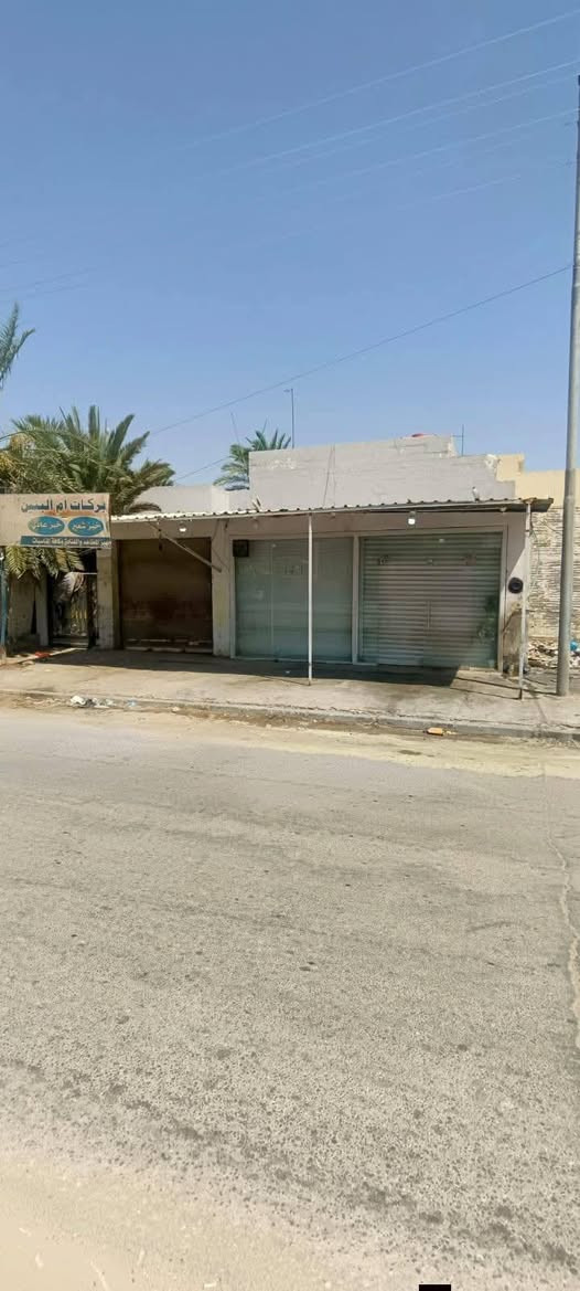 دار تجاري للبيع مع محلات م75 متر دور الهندية شارع 60 هندية وفاء تجاري مكون من ثلاث محلات مؤجرات وبيت موجر واجهة 12 ونص موجر شهر 700الف سعر البيع 190بي مجال اتصال بالمكتب اوخاص واتساب موجود ***********
