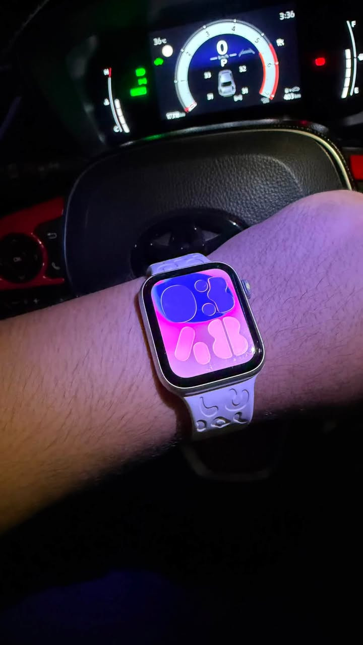 Apple Watch SE 2 – 44mm
ساعة Apple Watch SE الجيل الثاني، وياها الكارتونة الأصلية.

• صحة البطارية: 97%
• القياس: 44mm
• بطارية تدوم لحد 18 ساعة من الاستخدام
• الرد على المكالمات
• استقبال إشعارات التطبيقات وربطها بالساعة
• قياس نبضات القلب
• متابعة النشاط والتمارين الرياضية
• متابعة النوم والصحة
• GPS ومميزات أخرى

حالة الساعة:
• ما مفتوحة نهائياً
• ما داخلة صيانة
• ما متبدل بيها أي قطعة
• بيها شخوط بالشاشة، لكنها ما تأثر على اللمس أو الاستخدام
• الكارتونة موجودة

السعر: 275 ألف دينار
بيها مجال بسيط للشراي.

مكاني بغداد للتواصل ***********

الصور موضحة حالة الساعة وتفاصيلها بالكامل.
