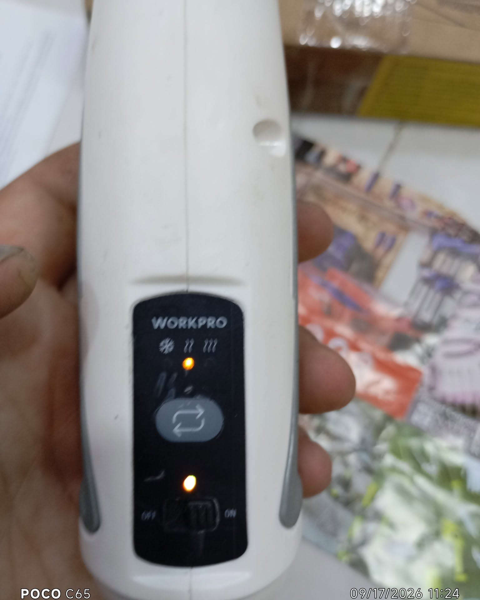 قطعه نادرة
سشوار شحن هيت شرنك 
منفذ type c 
شحن 
3 مستويات
مع تحويلاتها 
تفيد لشغل الالكترونيات 
 للتواصل واتسب على الرقم *********** او الضغط على رابط الواتسب https://wh.ms/9647818265616

نص مكتوب في الصور:
- POCO C65 09/17/2026 11:23
- POCO C65 09/17/2026 11:24