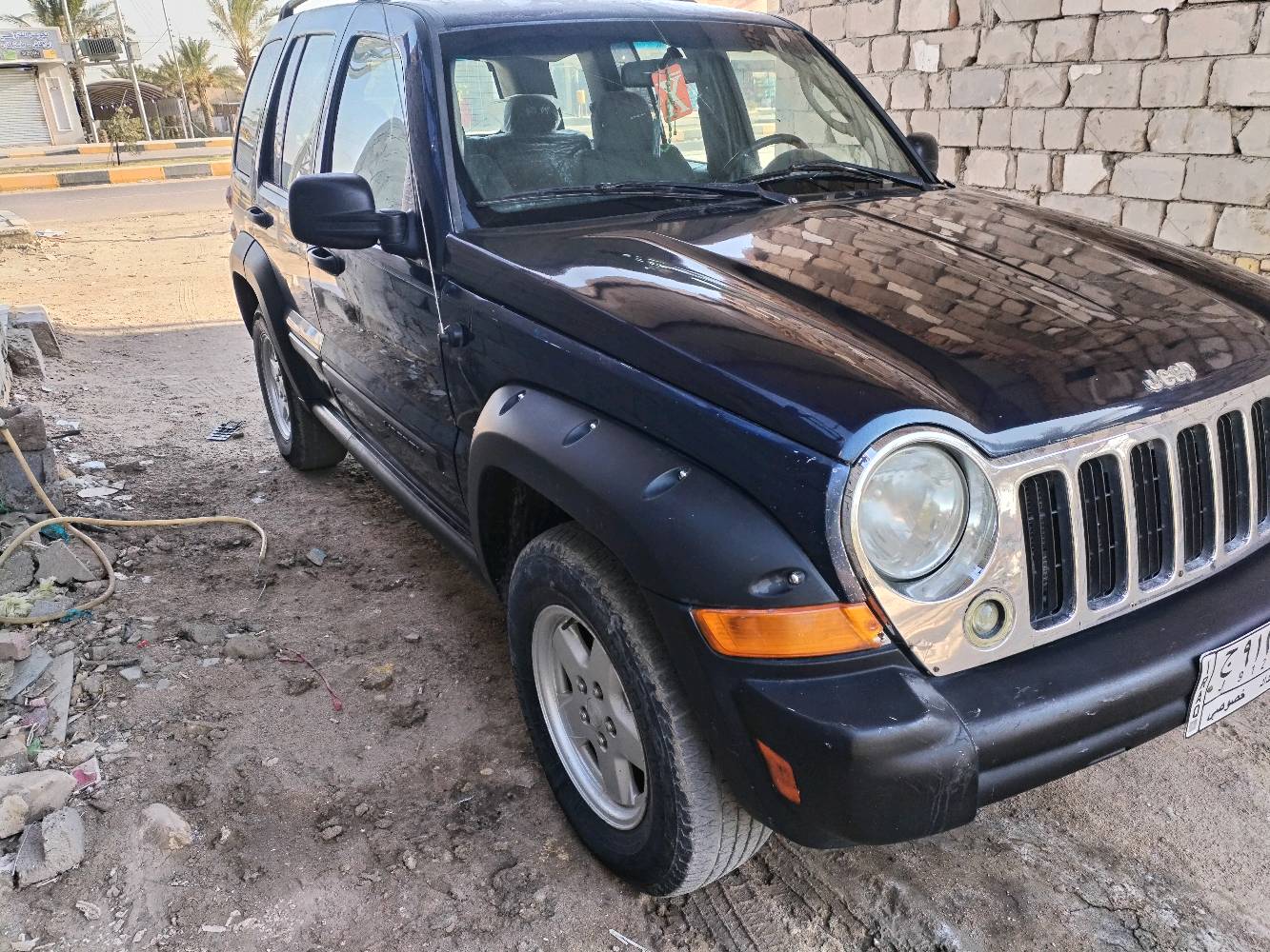 جيب ليبرتي 2007 كفاله ضربه وصبغ مكينه كير جاهزه رقم بغداد شرط تحويل سعره 65 بيه مجال
ممكن تذكر شنو الفئة/الموديل بالضبط للليبرتي؟ يعني سبورت لو ليمتد، وكم سعة المكينة؟: 
جيب ليبرتي 2007 
وين مكان السيارة هسه بالضبط حتى الزبائن يعرفون مكان المعاينة؟: 
ناصريه 
بالنسبة للحالة الميكانيكية، شنو وضع المكيف والحرارة والعفشة/الجلدات؟: 
جاهزه 