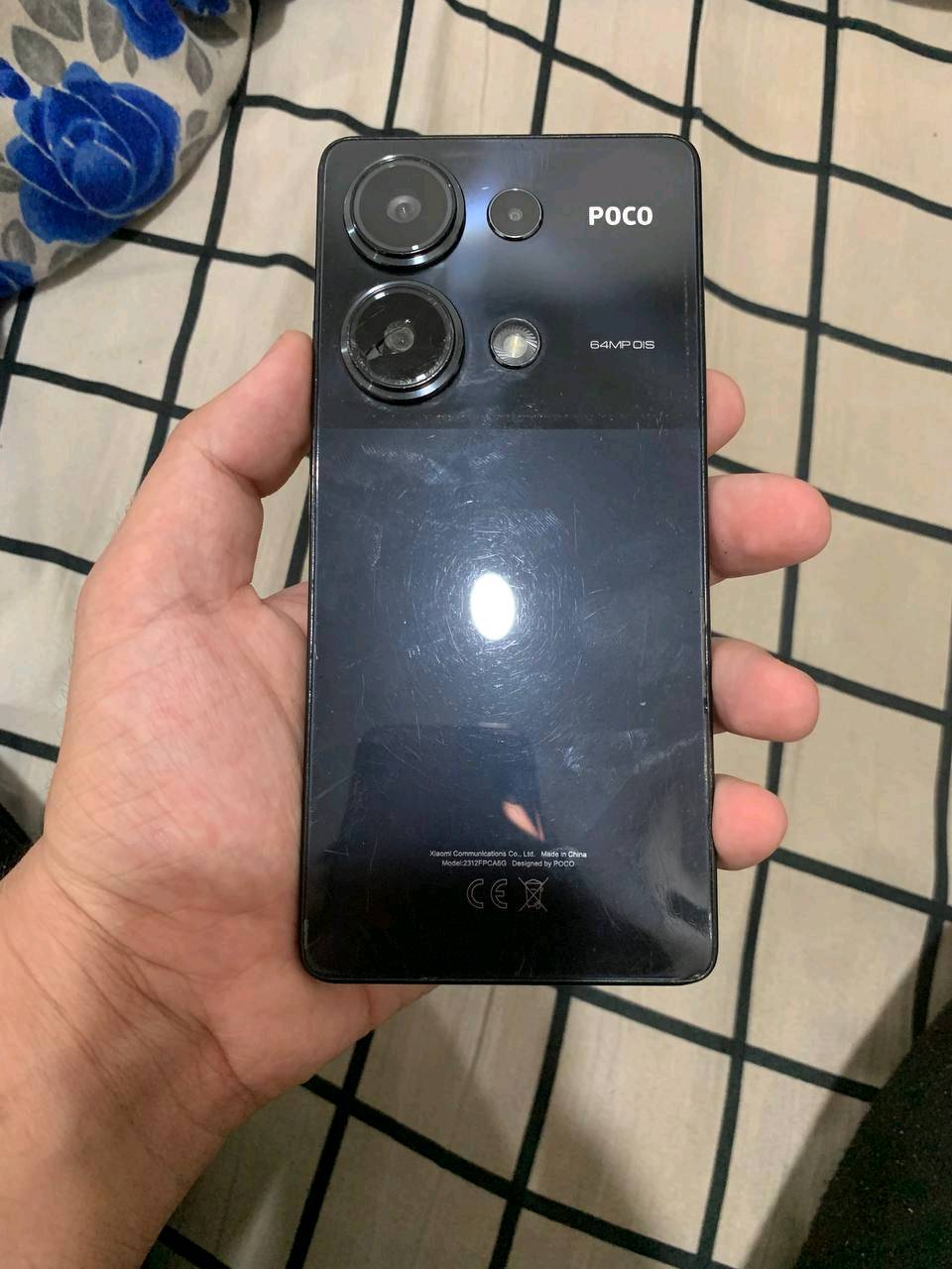 📱 للبيع POCO M6 Pro 4G — 12GB / 512GB

🔹 المعالج: MediaTek Helio G99-Ultra
🔹 الرام: 12GB
🔹 التخزين: 512GB
🔹 الشاشة: 6.67” AMOLED FHD+ — 120Hz
🔹 الكاميرا الخلفية: 64MP + 8MP Ultra Wide + 2MP Macro
🔹 الكاميرا الرئيسية: OIS
🔹 الكاميرا الأمامية: 16MP
🔹 البطارية: 5000mAh
🔹 الشحن: 67W
🔹 سماعات Stereo + Dolby Atmos
🔹 منفذ سماعة 3.5mm 🎧
🔹 USB-C
🔹 IR Blaster
🔹 NFC حسب المنطقة
🔹 حماية IP54
🔹 يدعم 4G

⚠️ الملاحظات:

* البصمة متوقفة عن العمل.
* يوجد فطر/أثر داخل عدسة الكاميرا، لكنه غير مؤثر على التصوير.

📦 الجهاز شغال بصورة طبيعية، والعيوب مذكورة بكل وضوح. 

مكاني بغداد باب المعضم
هل الجهاز نسخة POCO M6 Pro 4G العالمية لو نسخة منطقة ثانية؟ وشنو لون الجهاز بالضبط ويا رقم الموديل إذا متوفر؟: 
عالميه
شكد حالة البطارية هسه تقريباً؟ وهل أكو مشاكل بالشحن أو بالمنفذ USB-C غير السليم؟: 
كلشي سليم
البصمة متوقفة: هل المشكلة من حساس البصمة نفسه لو من السوفتوير؟ وهل الفتح بباقي الطرق شغال طبيعي؟: 
بصمة عطلانة بس اللمس شغال كلش طبيعي وبصمة الوجه شغالة طبيعي
هل ويا الجهاز ملحقات مثل الشاحن الأصلي، الكيبل، العلبة، أو أي كفر/استيكرات؟: 
كفر
شنو وضع الجهاز من ناحية الاستعمال الخارجي: بيه خدوش/كسر/ضربة غير اللي مبينة بالصور؟ وهل السعر قابل للنقاش لو ثابت؟: 
بي فطر بل عدسه ما كاميرا بس الفطر ما ماثر بل تصوير ابد ولا يطلع ولا يبين والتصوير طبيعي