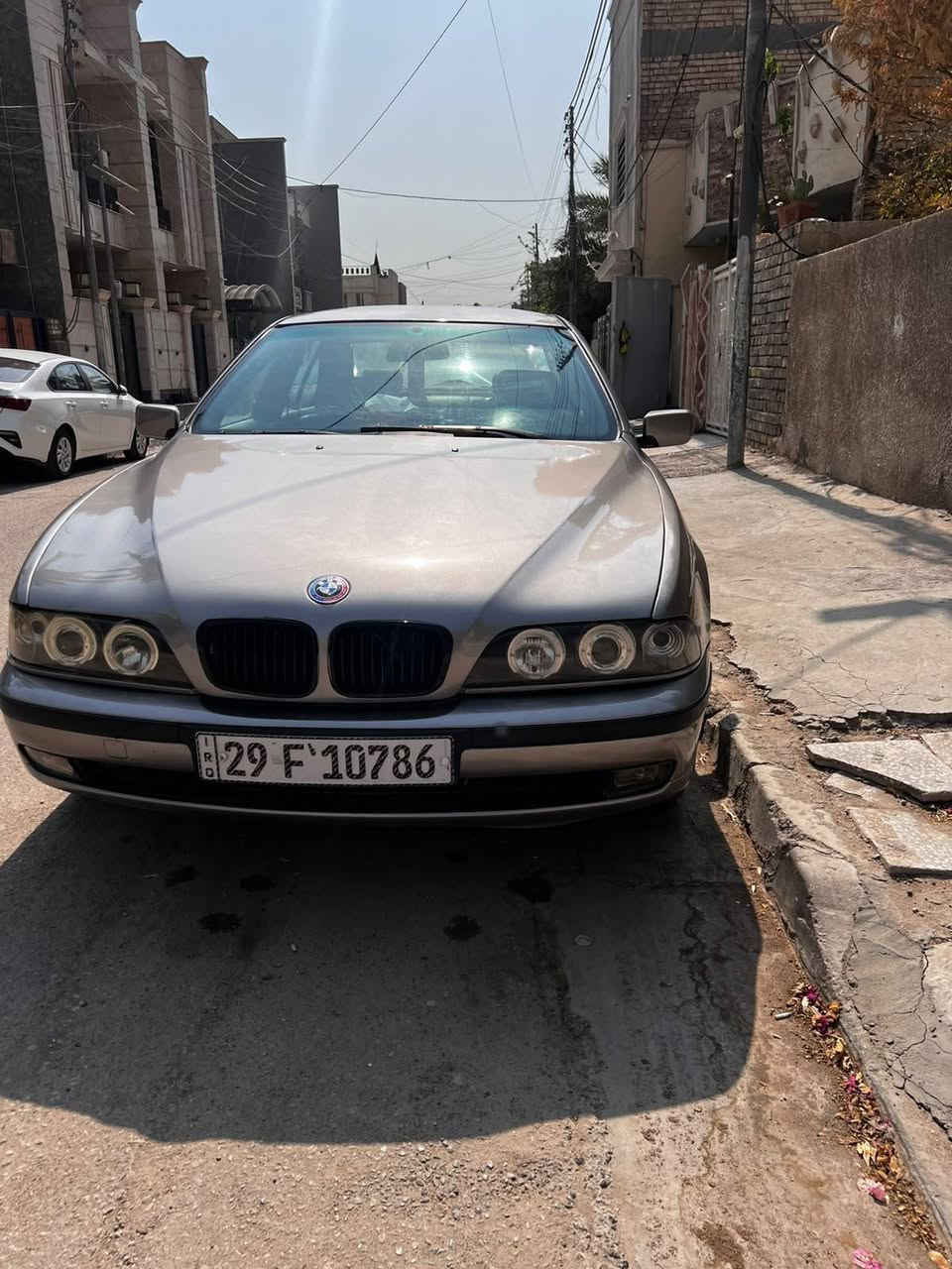بي ام صقر 528 موديل 97 كير عادي للاستفسار *********** عنوان بغداد المواصلات قرب روضه قطر الندى بغداد, العراق

