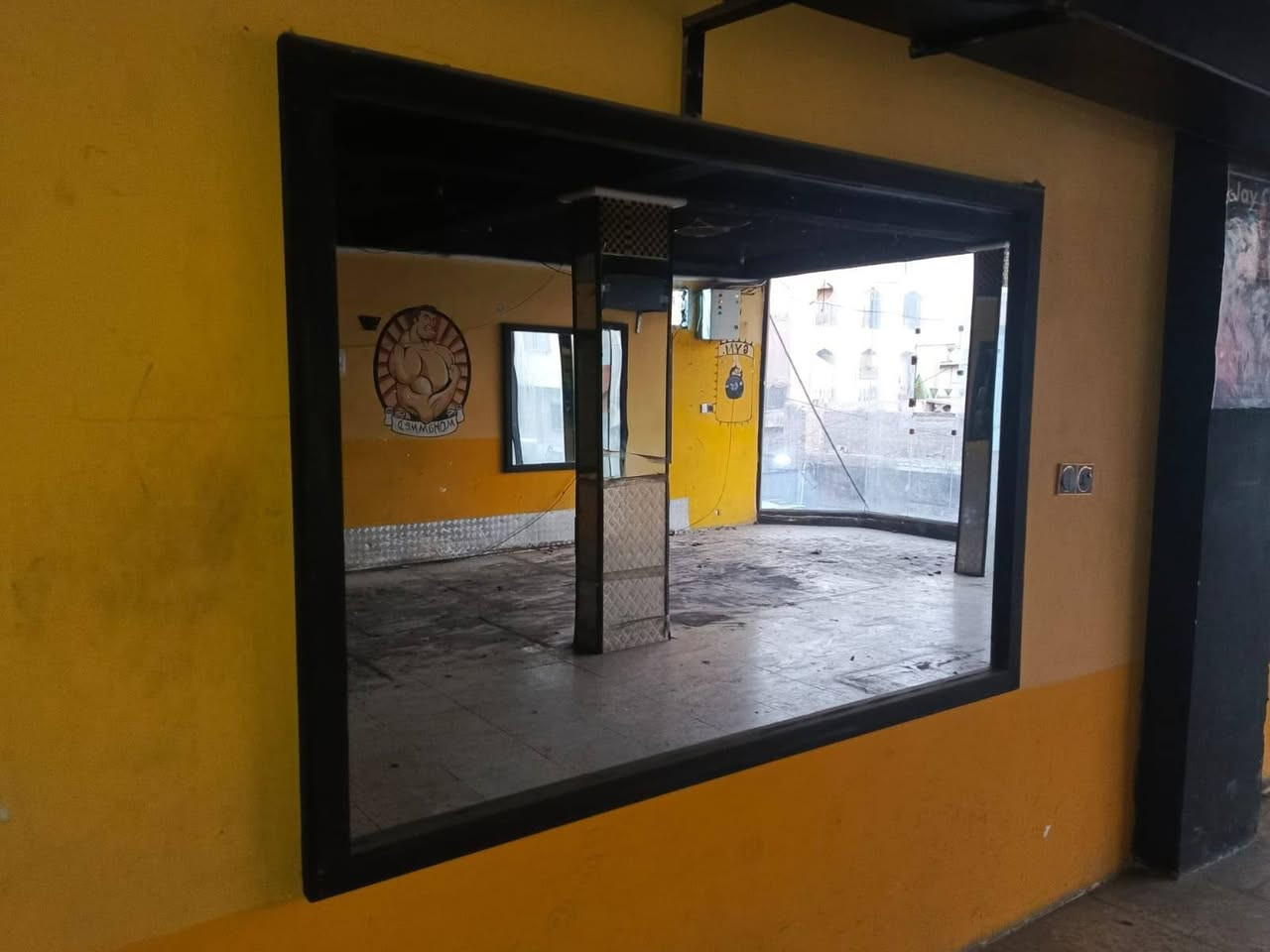 متاح. مرايا اصليه عدد 8وصور كمال أجسام للأستفسار ***********
