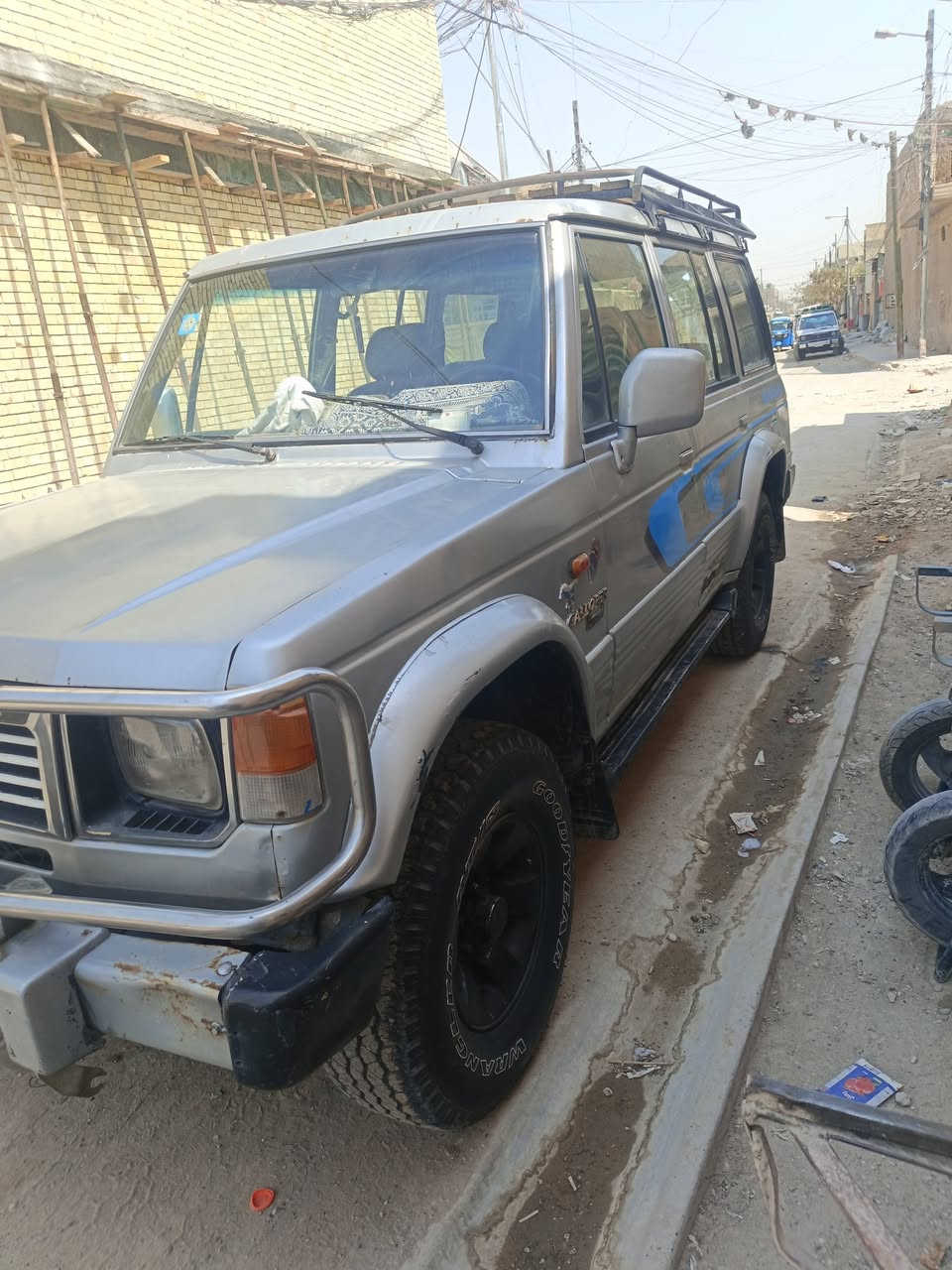 سلام عليكم سياره كالوبر مديل 96 مكينه ونجي 6/ تخم تاير كشنات جدد باتري جديد سدر مامي خالفي جدد كهربائية شغاله مكاني بغداد مدينه صدر  رقم ***********
