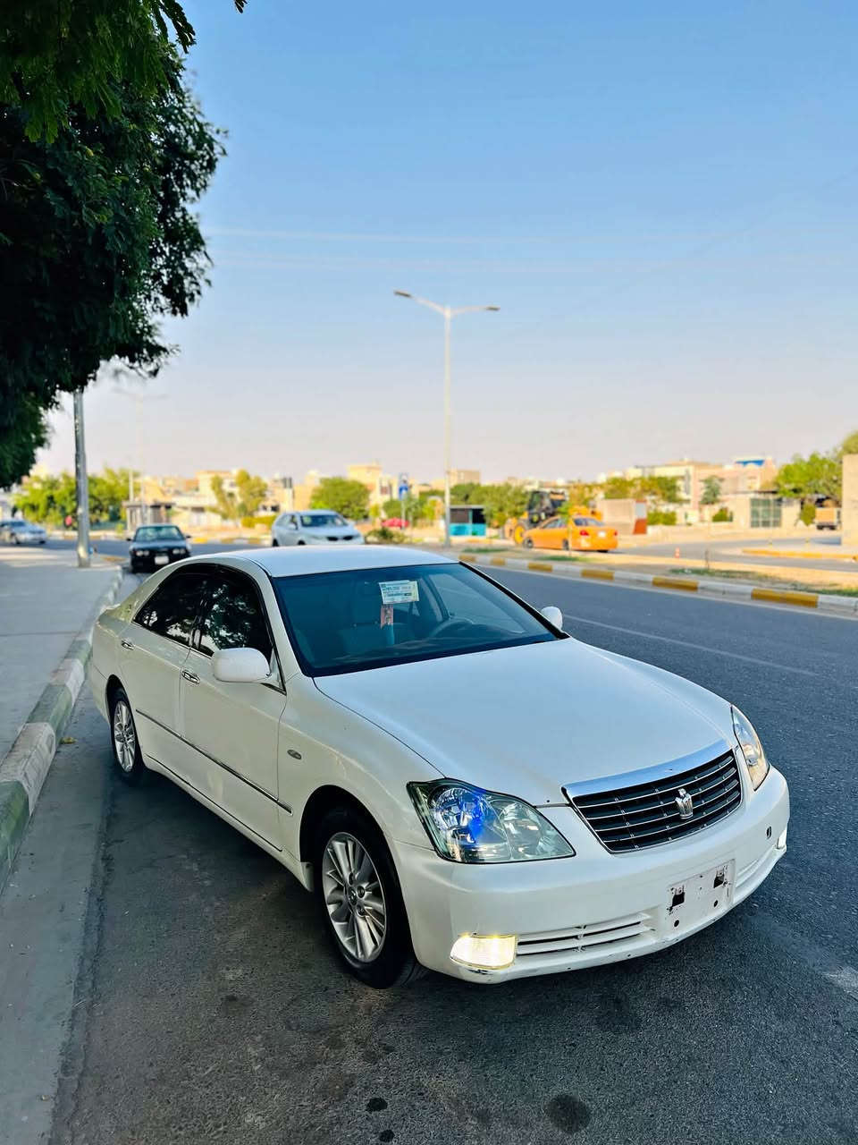 بەناوی خوای گەورە 🤍.
بۆ فرۆشتن شاھینە 2005
بــڕاوە بــڕاوە
كــۆدی ھــەیە ✅.
گــێڕ و مەكینە بــچوك 180 .
2 دوگــمە 
نــاو كــرێمی .
شــاشە و كــامیرە
سارد و گەرم و برێكی بەسراوە
تــەقە و ڕەقە بەشەرت
تازە پێشیم داگرتوە چركەی تیانیە .
تاخمێك تایە و ویلی لۆك لۆك ..
سەیارەكە زۆر جوانە ماشااللە
چاڵ و شوخت و قوپاوی نیە
گەردی نیە سفر سفرە ماشااللە .
سەقف و لاشەی ڕێك وەكو شوشــە وایە .
تابڵێی جوان و بێ مەسروفە سەیارەكە وەك تۆپ وایە
ڕۆنی مەكینە و پاتریم تازە گۆڕیوە.

ھەر ھەمو گیانی بەشەرت ئەفرۆشم
سەقف و كەڤەر و ڕەقەم شاسی بەشەرتە .
ھەر ھەمو شتێكم نوسیوە ڕەحمەتت لێبێت موشتەری نیت سەری كەسمان مەیەشێنە .

لــە كەلارم 
نــرخی 46 گەڵاو مەجالێكی زۆر كەمە ..

***********
