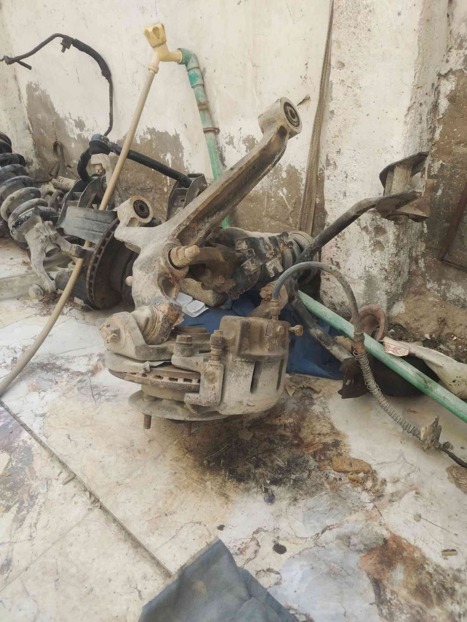السلام عليكم غراض بريجو للبيع الجنطه ب١٥٠ فقل كامله ونضيفه ومرتبه الصطاب اكسن الزوج ١٢٥ كامل الشراي بي خير ويدلل مكاني نجف ***********
