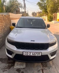 🚙 للبيع | جيب جراند شيروكي Altitude 2023 🔹 الموديل: 2023 🔹 وارد أمريكي...