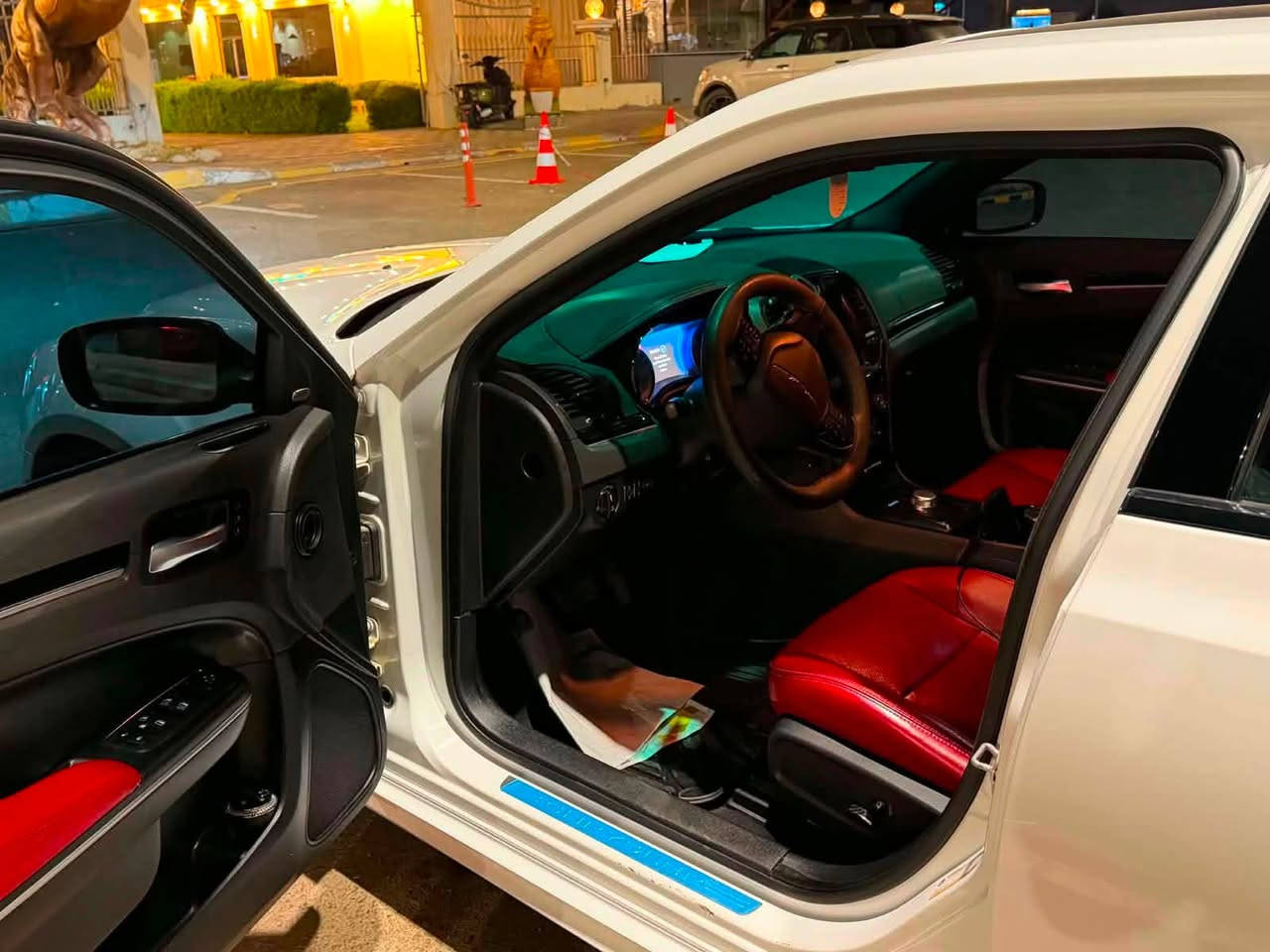 كرايسلر اوباما 300S كندي 
الموديل 2021
العداد :   64 مايل
المحرك : V6 . 3.6L 

المواصفات فول الفول S

فتحة سقف پانوراما 
رادار مع مانع تصادم 
نقطة عمياء 
حساسات امامية
ويل قياس 20 أنج 
حساسات خلفية 
شاشه كبيرة مع نظام ملاحة نفكيشن GPS 
سستم صوت الپاين مع سماعات بريميوم 
مقصورة الركاب من الجلد الفاخر 
المقاعد الأمامية كهرباء
ذاكرة لحفظ وضعيات الجلوس (ميموري) 
مقاعد أمامية تبريد وتدفئة 
مقاعد خلفية تدفئة 
تشغيل عن بعد 
ستيرن كهربائي تدفئة ستيرن 
محدد سرعة  تلفون بلوتوث
كاميرا خلفية 
مرايا متحسسة للاضاءة العالية 
كير شفتر بالستيرن 
دخول ذكي (بصمة) 
ملاحظة ( السيارة مغلفة 9ppf ملم كلف 1500 دولار)
السيارة سنوية مجددة 5 سنوات وتضليل بالسنوية 80 بالمية 

🟧 سعرها 360 ورقة 
رقم صاحب السيارة 
***********
