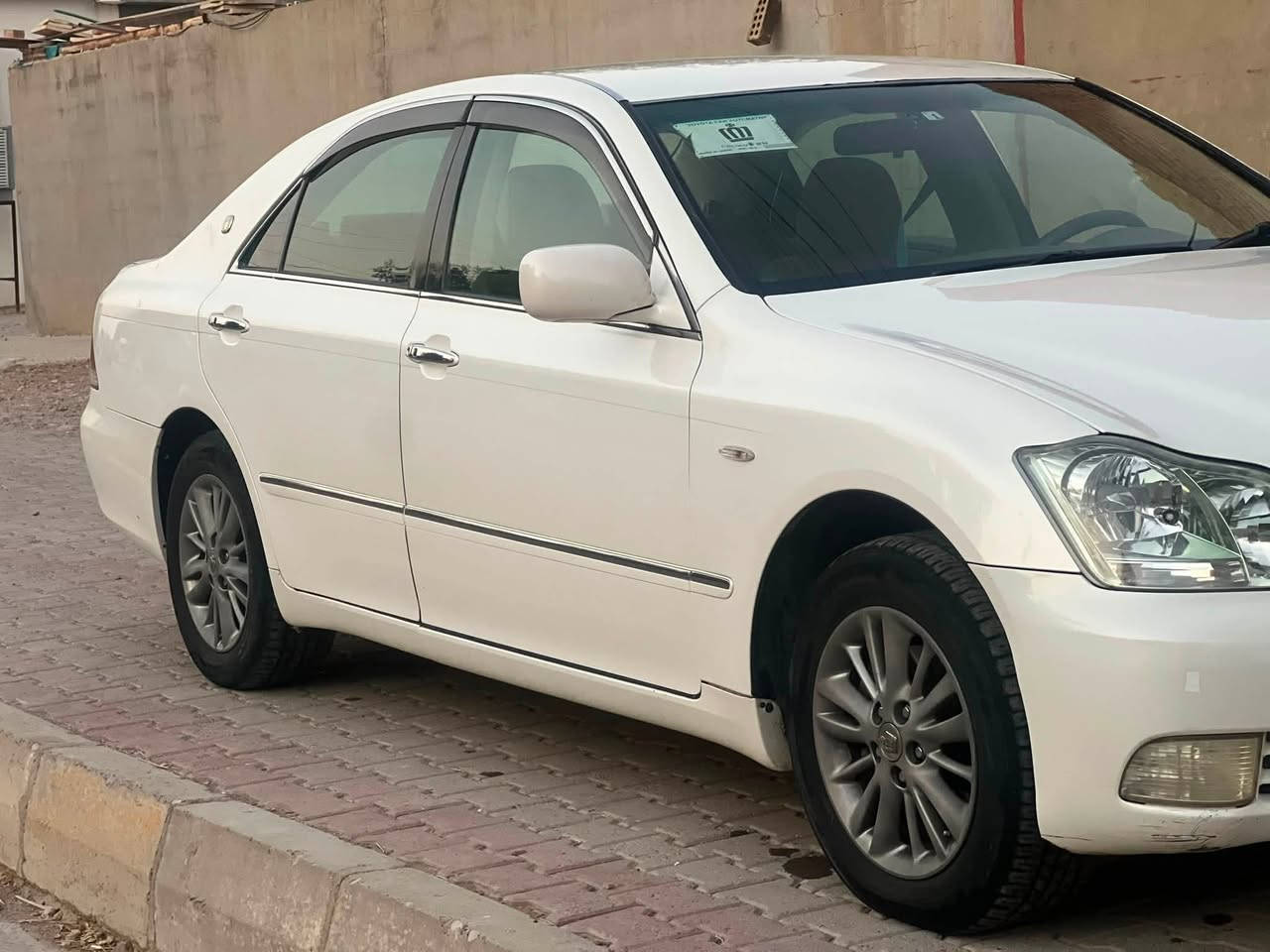 براوة ٢٠٠٥
١٨٢ ناوزةرد شاشة كاميرا 
١٠٠ هةزار رؤشتوة لؤكة
كؤديي نيية ريك بيكة ناوي خؤتةوة
٤٧ مةجاليشي تياية
***********

