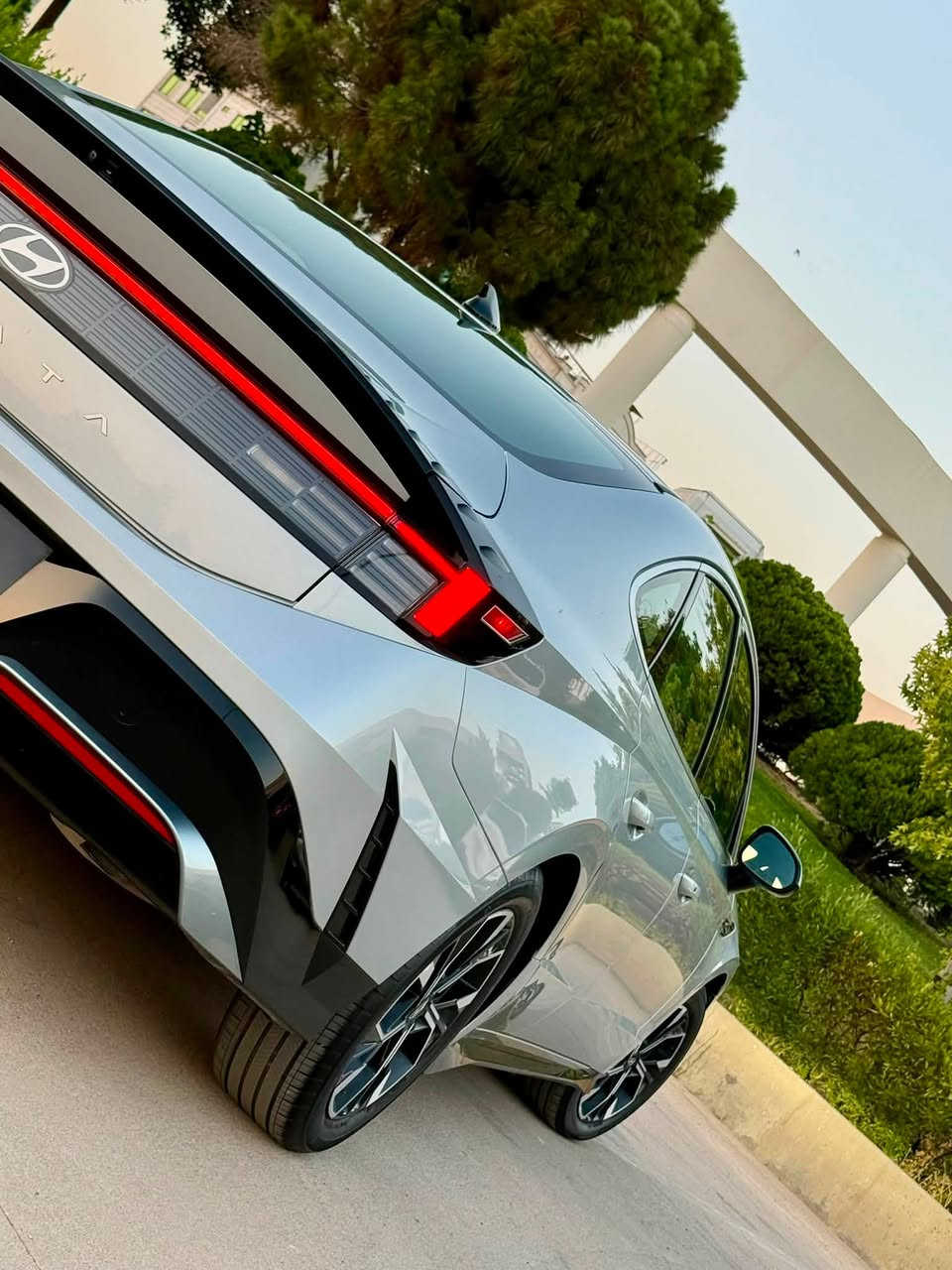 هيونداي سوناتا SEL 2024
سلفر/ 30 الف ميل 
حجم المحرك :2500 cc (المرغوب بدون تيربو)
✔️ بصمة  أبواب + تشغيل بصمة
✔️ شاشة كبيرة CarPlay 
✔️ كاميرات + حساسات + رادارات
✔️ أوضاع قيادة (ECO / NORMAL / SPORT)
✔️ كرسي كهربائي 
     والعديد من الإضافات الأخرى 

🔧 الضرر:  بدون صبغ (ربع جاملغ جه السايق تعديلpdr ورصعه في تكمه السايق اثر التحميل موضحه بالصور)
(جميع قطع السياره أصليه)
 الايرباك : بدون ايرباك جميع الايرباكات أصليه

رقم الشاصي : KMHL64JA4RA410801

💰 السعر: 17500 $ (قابل للتفاوض بعد المعاينة)

الرقم: بدون رقم – يترقم في أربيل دهوك سليمانيه(كلفة الرقم 1100 $ على المشتري)

📍الموقع : أربيل
📞 *********** (اتصال / واتساب / فايبر)
