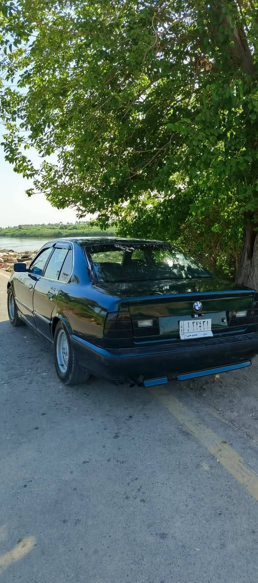 سلام عليكم سيارة BMW 525 موديل 94 
رقم بابل ب أسمي
مصبوغه عام جمالية مابيها حادث
تخم تاير جديد كهربائيات شغالة 
بلاد بدون جطلات
حدادية أمامي خلفي جديد 
سيارة خير من لله 
كير أوتوماتيك
مكاني بغداد
السعر 60 بيها شي قليل 
ه‍ـ ***********

