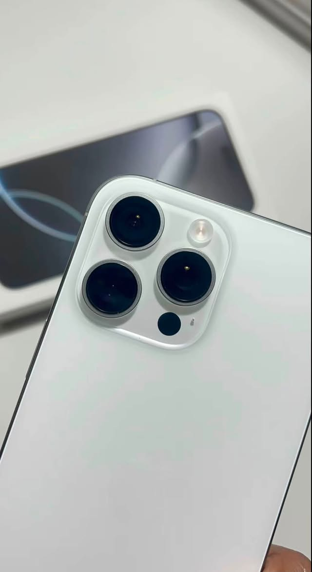 سلام عليكم 
ايفون 16 برو ماكس 🤍🤍

ذاكره 256 🕸️.         بطاريه 92🔋

شرق اوسط 🤍
كامل ملحقاته            سعر1300شراي تفضل خاص وبخدمته 
*********** نجف
