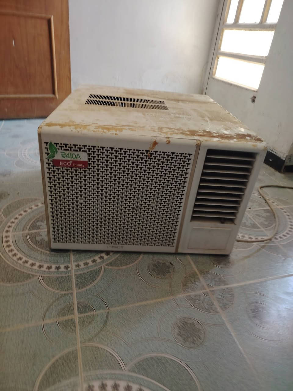 مكيف شباك للبيع - شغال وبحالة ممتازة
نوع الغاز: R410A (صديق للبيئة واقتصادي في الاستهلاك).

​الحالة: الجهاز يعمل بشكل ممتاز وتبريده قوي، 

​المميزات: تبريد سريع ومناسب للغرف والمساحات المتوسطة.

السعر ٢٢٥ الف

*********** للتواصل 

@إشارة

