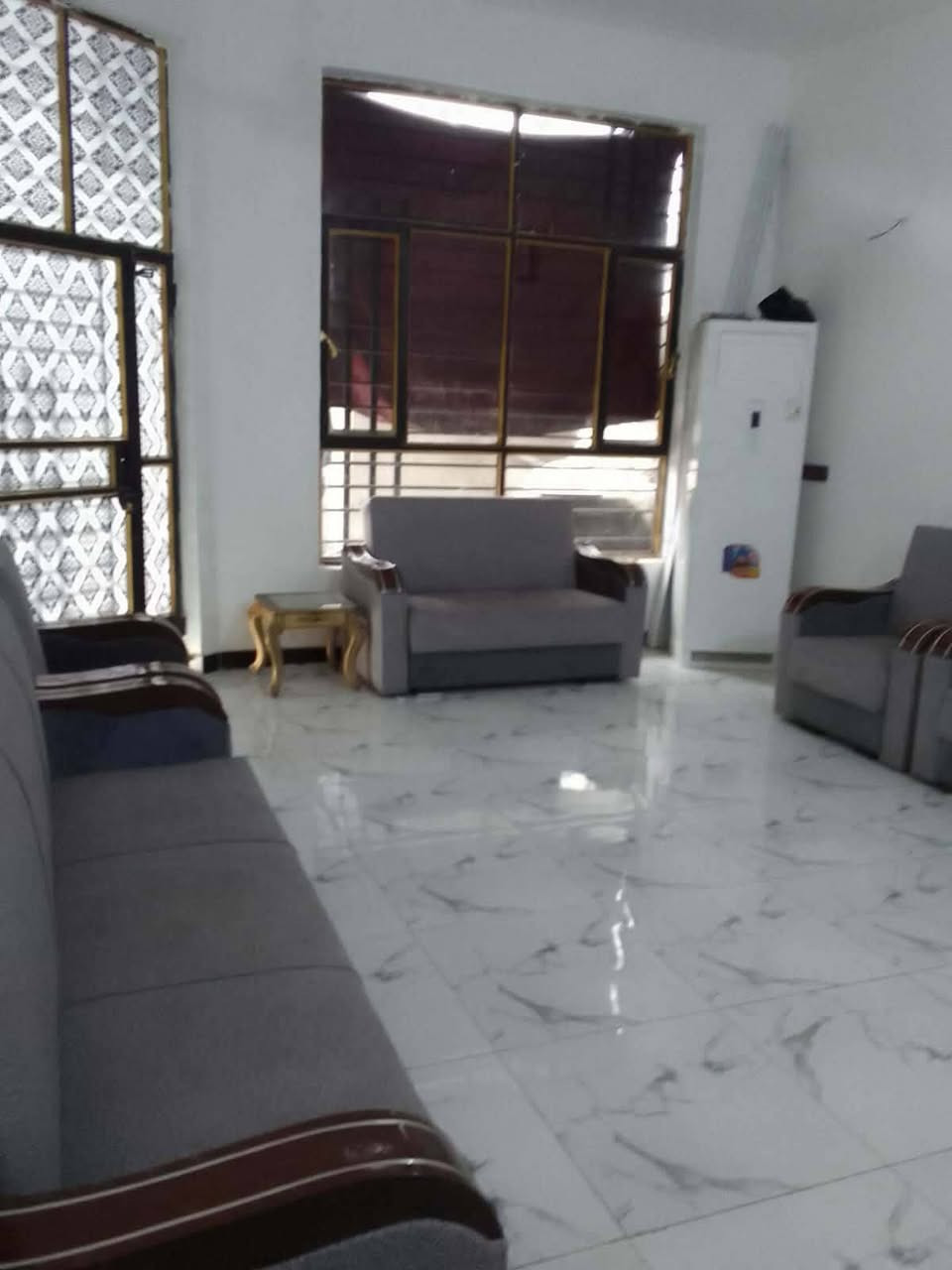 بيت حديث البناء مساحه 200مترالبانوروما جهةالجامع زراعي خدمات كامله مجاري رئيسيه انترنيت ظوئي تبليط
بناء طابوق 
قاط واحد 
واجهيه 10
نزال 20
غرفه نوم 4*4
 نوم 5*4
صاله 9*4
مطبخ 7*5
دوانيه 6*4
حوش 10*5 السعر 100وبي مجال‏‪***********‬‏
