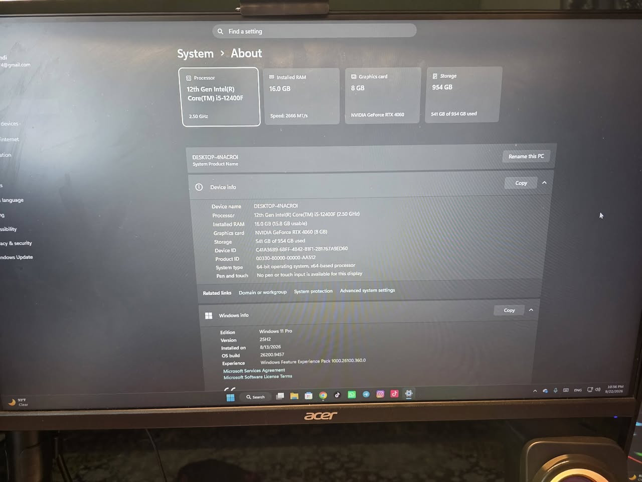 🟩المواصفات
◾️المعالج (CPU): Intel Core i5-12400F (الجيل الثاني عشر، بتردد 2.50 جيجاهرتز)
◾️​كرت الشاشة (GPU): NVIDIA GeForce RTX 4060 (سعة 8 جيجابايت)
◾️​الذاكرة العشوائية (RAM): 16 جيجابايت DDR4 (بسرعة 2666 ميجابت/ثانية)
◾️​التخزين (Storage): Lexar SSD NM620 بسعة 1 تيرابايت (من نوع NVMe)
◾️​نظام التشغيل: Windows 11 Pro (النسخة الأصلية)
_____________________________________
🟩محتويات التجميعه :
🔵شاشه رئيسيه 188 هيرتز حجم24
🔵شاشه ثانويه 100 هيرتز حجم 24 
🔵ستاندات للشاشتين واحد هايدروليك والثاني عادي موضح بالصور 
🔵سبيكرات MULTIMEDIA L2
🔵جويستك SVITDO
🔵ستريم داك MIRABOX
🔵ماوس VENOM WGC2
🔵كيبورد AJAZZ تحكم كامل مع عجله صوت وكتم 
🔵سماعه هايبر اكس كلاود 2 + ستاند بي منافذ USB RGB
🔵يو بي اس 3000A
🔵مايك FIFINE مع ستاند 
🔵ادبترات بمنافذ مختلفه عدد 3 لترتيب الكيبلات 
🔵ماوس باد مرتب حجم ٩٠×٤٠
🔵رينك لايت للشاشه 
________________
🟨ميز تفصال خشب اصلي مجرات ثنين وخانه 
الاساس على شكل L بس اني سويته كامل بالطول 

🟥هاي كل تفاصيل التجميعه الي حاب يستفسر اكثر يراسلني واتساب على هذا الرقم *********** 
ما متواجد ماسنجر فقط اتصال + واتساب 
🟣السعر 1750 مع كامل الملحقات بدون الميز سعر الميز وحده 300 الف
