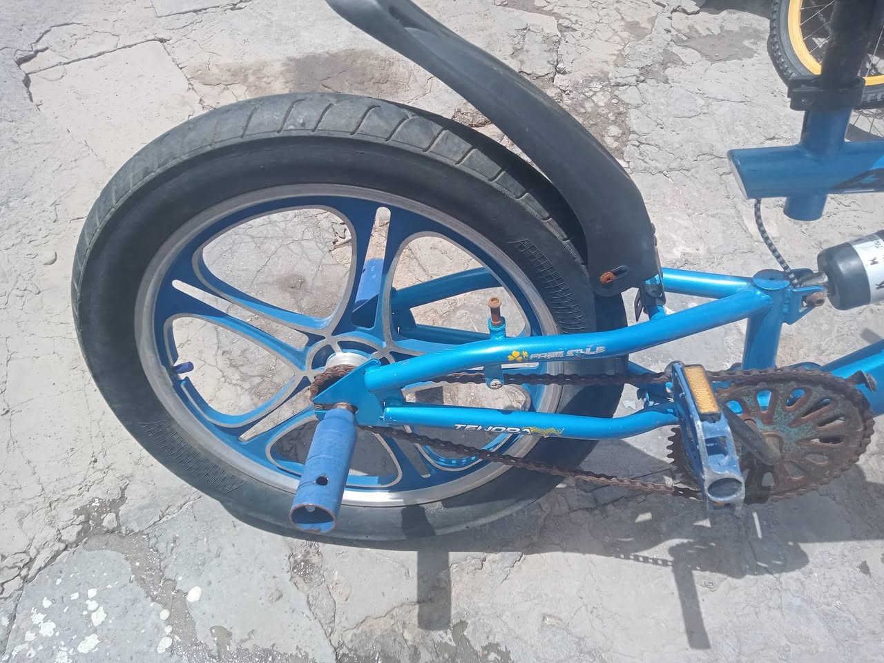 بايسكل Bmx حجم 20 اصلي دبل امامي وسطي السعر 80الف  مكاني الكرخ ***********
