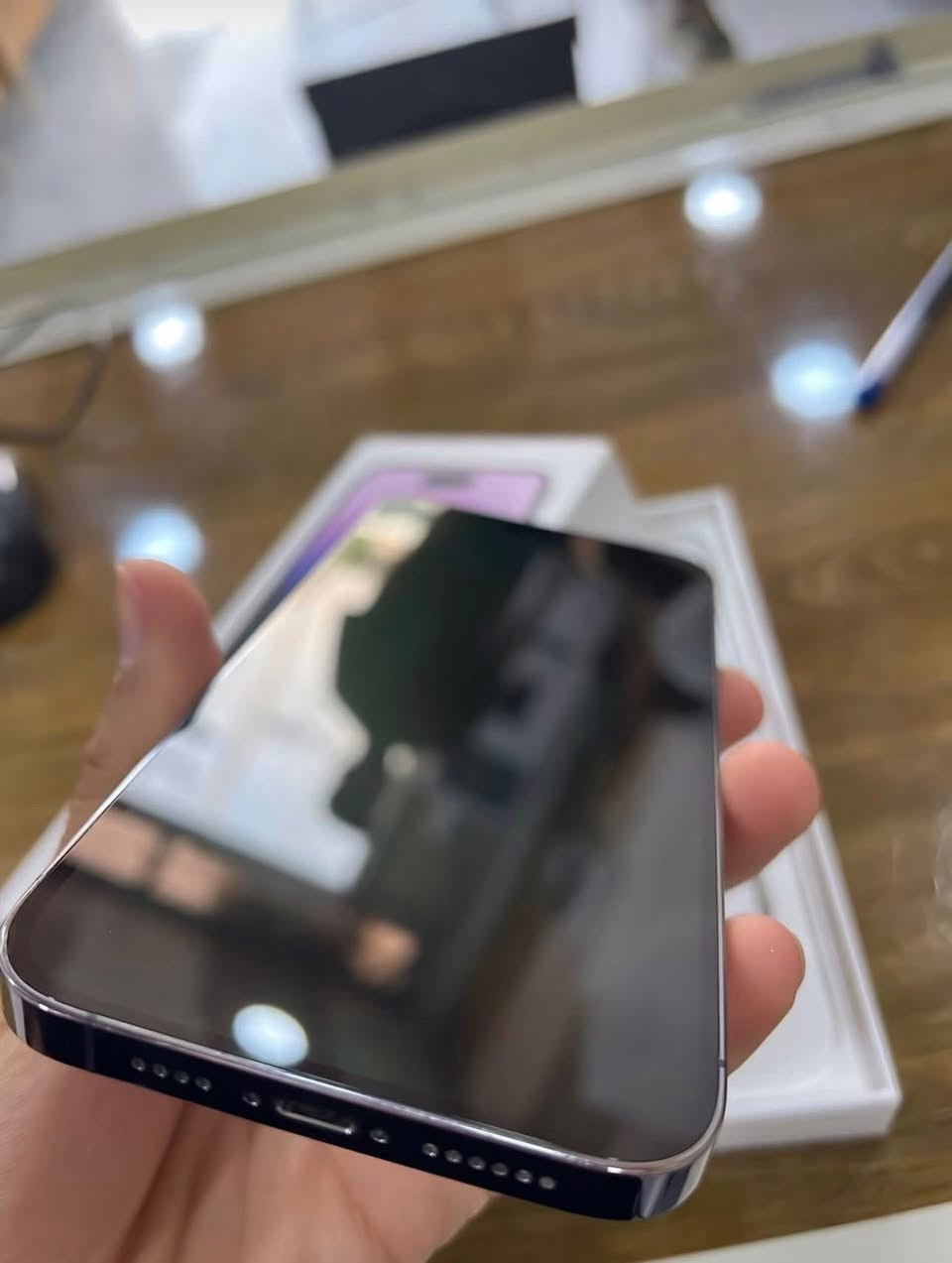 سلام عليكم ايفون 14pro max
ذاكره 256 
شرق اوسط نموذج M 
وتر بروف 
بحاله الوكاله ما مبدل بي اي شي
بطاريه 88 
نضافه الجهاز 90‎%‎
سعر 875 
للاستفسار. *********** متواجد واتساب
