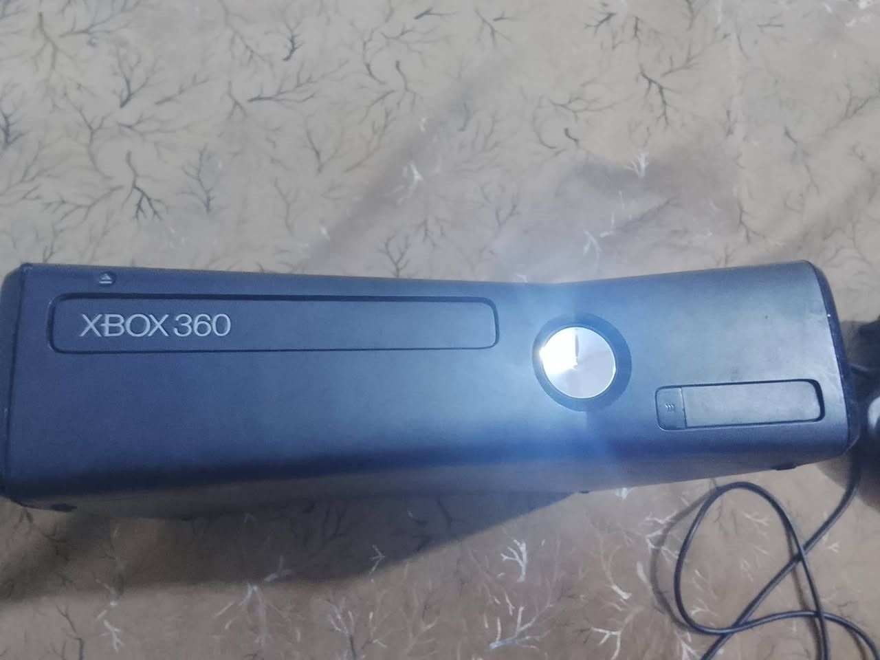 بلي اكس بوكس 360
نضيف بي244لعبة كل انواع الالعاب جي تي اي فيفا بيس 
بي بس الحولة عطلانة 
السعر80وبي مجال 
***********
