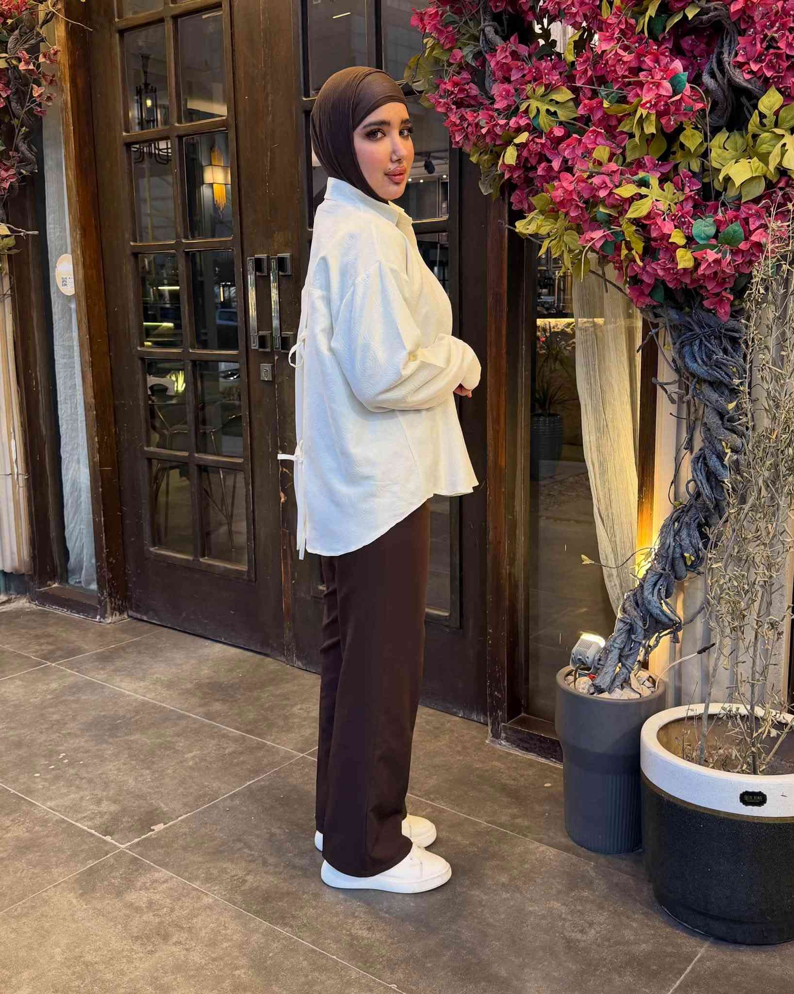 شلعة الكميه تقريبا 100 قطعه القطعه 10 الاف بعدهم بل جيس وتصويري الخاص هذا القياسات كاملة للتواصل خاص او ***********

نص مكتوب في الصور:
- 10 آلاف دينار
- 10 الاف دينار
- 10 الاف فقط قطع اخيره
