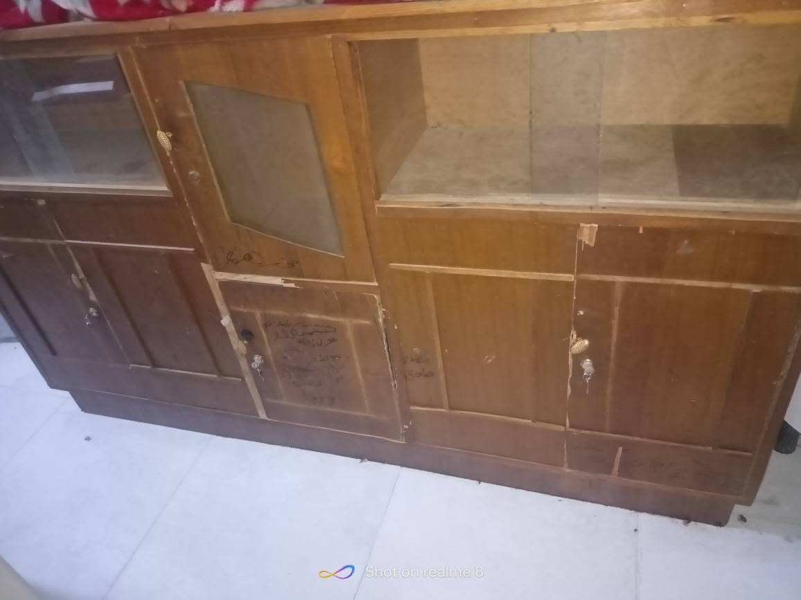 بوفية للبيع السعر 65 العنوان العمارة حي الوحده *********** عمارة, ميسان

نص مكتوب في الصور:
- Shot on realme 8