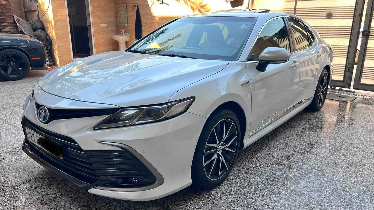 للبيع فقط – تويوتا كامري GLE Hybrid موديل 2024
خليجي – وكالة عبداللطيف جميل السعودية
📍 موقع السيارة: بغداد
🔢 رقم بغداد
👤 باسمي
🔄 تحويل ثاني يوم
📊 العداد: 52,000 كم

🔹 مواصفات السيارة:

• محرك 2.5 لتر، 4 سلندر هايبرد
• قوة إجمالية 215 حصان
• ناقل حركة E-CVT
• أنوار أمامية LED
• كشافات ضباب LED
• مرايات كهربائية وقابلة للطي
• دخول وتشغيل ذكي
• مقاعد مخمل مدوّشة بالجلد
• مقعد السائق كهربائي
• شاشة وسطية مع Apple CarPlay
• كاميرا خلفية
• حساسات أمامية وخلفية
• مثبت سرعة
• 6 وسائد هوائية
• تحكم ستيرن جهتين
• بردة خلفية

⚠️ ملاحظة:
السيارة بيها صبغ بابين (باب السائق والباب الخلفي) نتيجة طخة بسيطة، والأثر موضح بالصور ضمن المنشور.

💰 السعر: 22,500 دولار (225 ورقة). 

📍 السيارة موجودة في بغداد

📞 للاستفسار والتفاصيل واتساب + اتصال: 👇
***********
