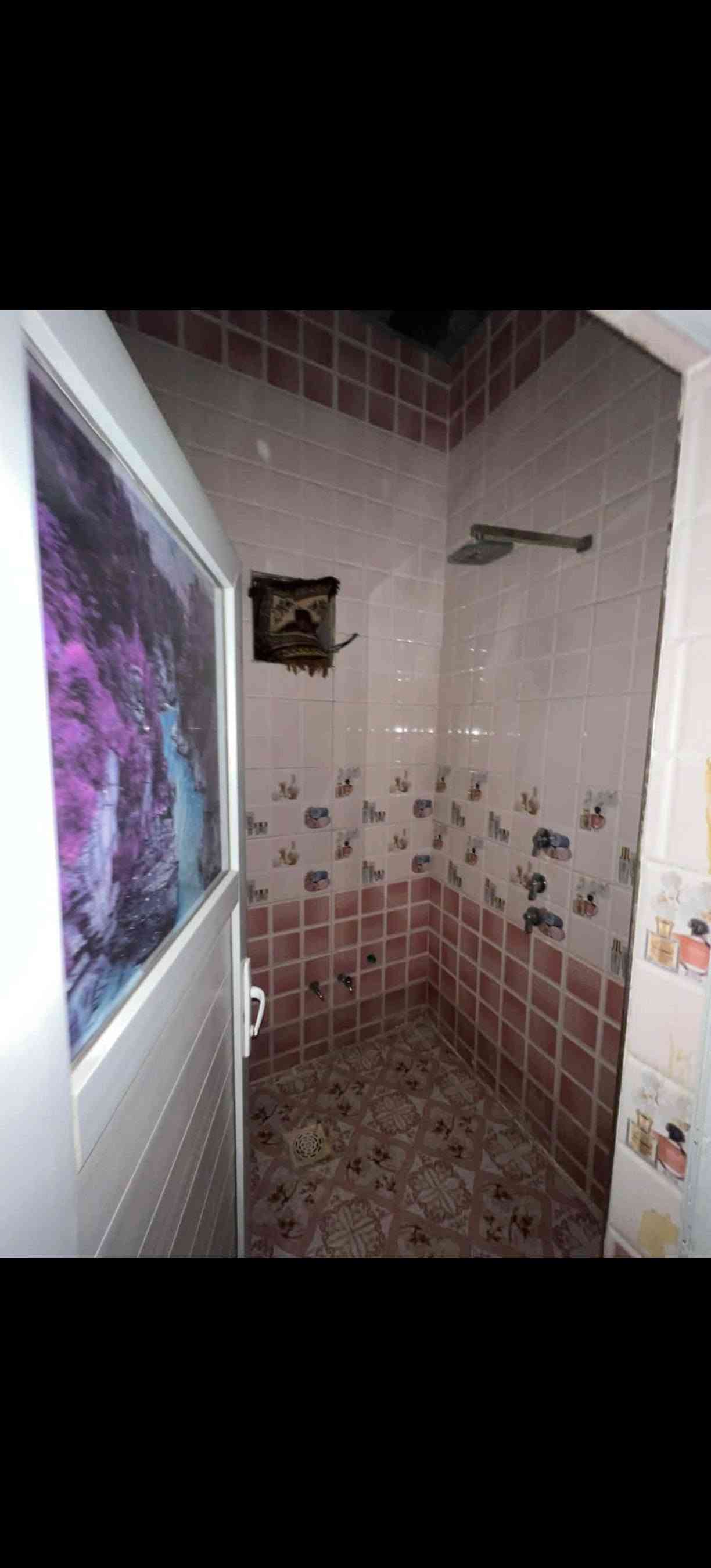السلام عليكم
بيت للبيع 🏘
بنسيج قرب مطعم عدنان 
مساحته 100م مربع 10×10
بناء جديد كونكريت مسلح بناء طابوق فقط ستاره بلوك 
يحتوي البيت 
غرفه منام
واستقبال 
مطبخ مفتوح ع صاله 
ومنور 
صحيات داخليه وخارجيه 
سعره 35وبي مجال للشراي 
اي استفسار خاص مفتوح
