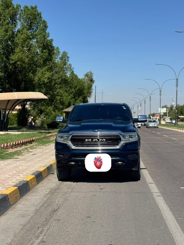 العنوان: رام ليمتد 2022 (جكات) - للبيع
للبيع دوج رام Limited (لمتدد) موديل 2022، فول مواصفات الليمتد الفخمة (نظام جكات بلادي، الشاشة الكبيرة، داخلية جلد)، السيارة بدون فتحة قمارة.
ويل حجم22 
* اللون: نيلي.
* الممشى: 126 ألف كم.
* الرقم:اربيل 
* الضرر والشرط:
* حادث أمريكي (باب السكن صبغ فقط).
   * رصعة خفيفة بالصندوك والجاملغ.
   * القمارة واكعة عليها طابوكة
   
   * محرك وكير وجكات وصدر بشرط الفحص.

*
* الموقع: صلاح الدين - تكريت.
* السعر:  (345ورقة) وبيه مجال بسيط للشراي
للاستفسار:***********واتساب فقط
